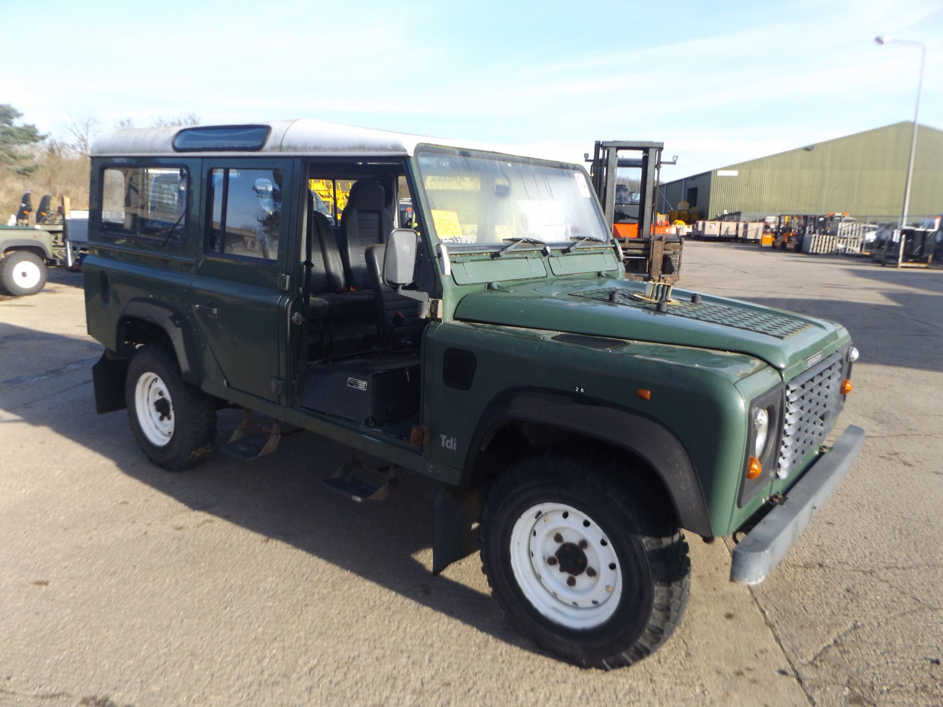 Land Rover Defender 110 300TDi Station Wagon suitable for spares or repairs - Image 9 of 20