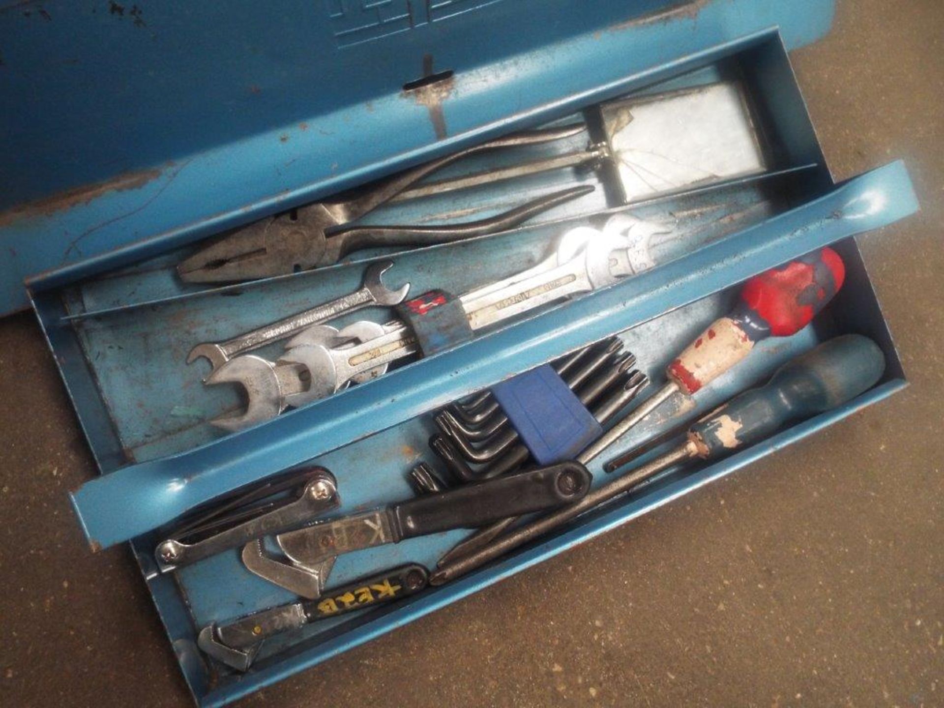 Talco Heavy Duty Steel Barn Door Tool Box Complete with a Selection of Tools - Image 2 of 6