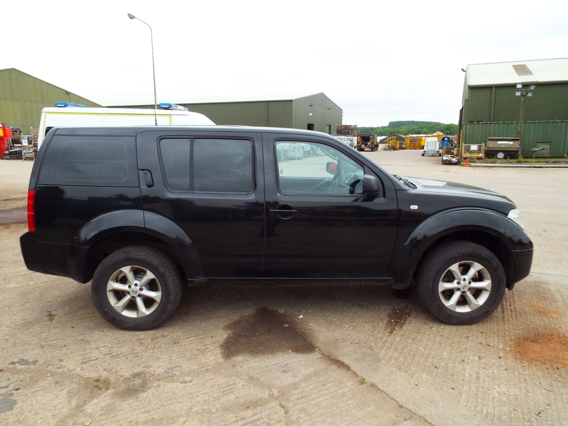 Nissan Pathfinder 2.5DCi Trek - Image 8 of 21