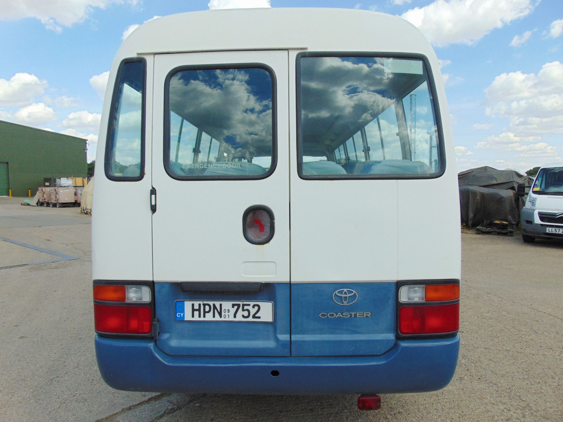 Toyota Coaster 21 seat Bus/Coach - Image 10 of 21