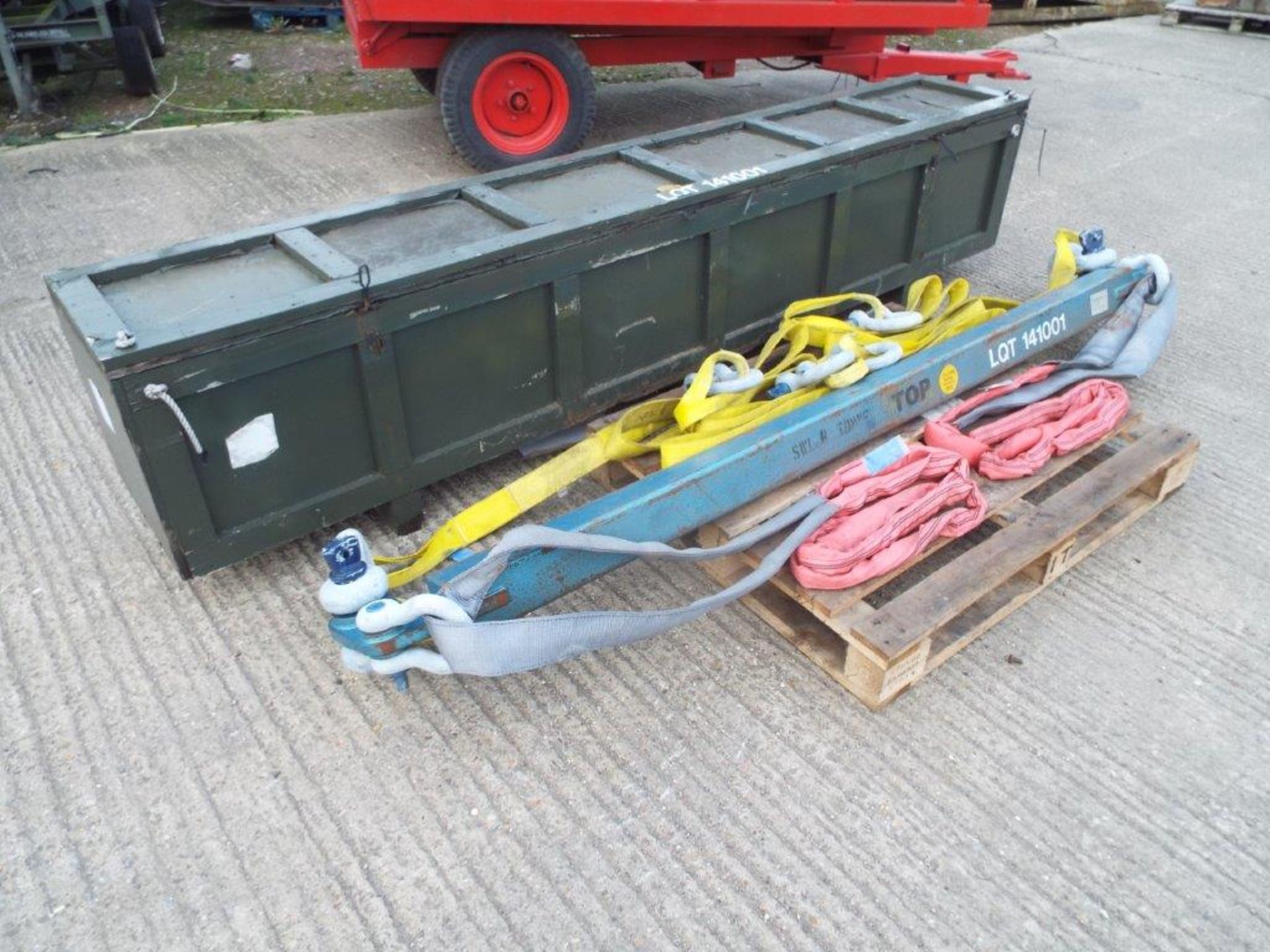 6t Lifting Beam complete with D-Shackles, Strops, Transit Case etc