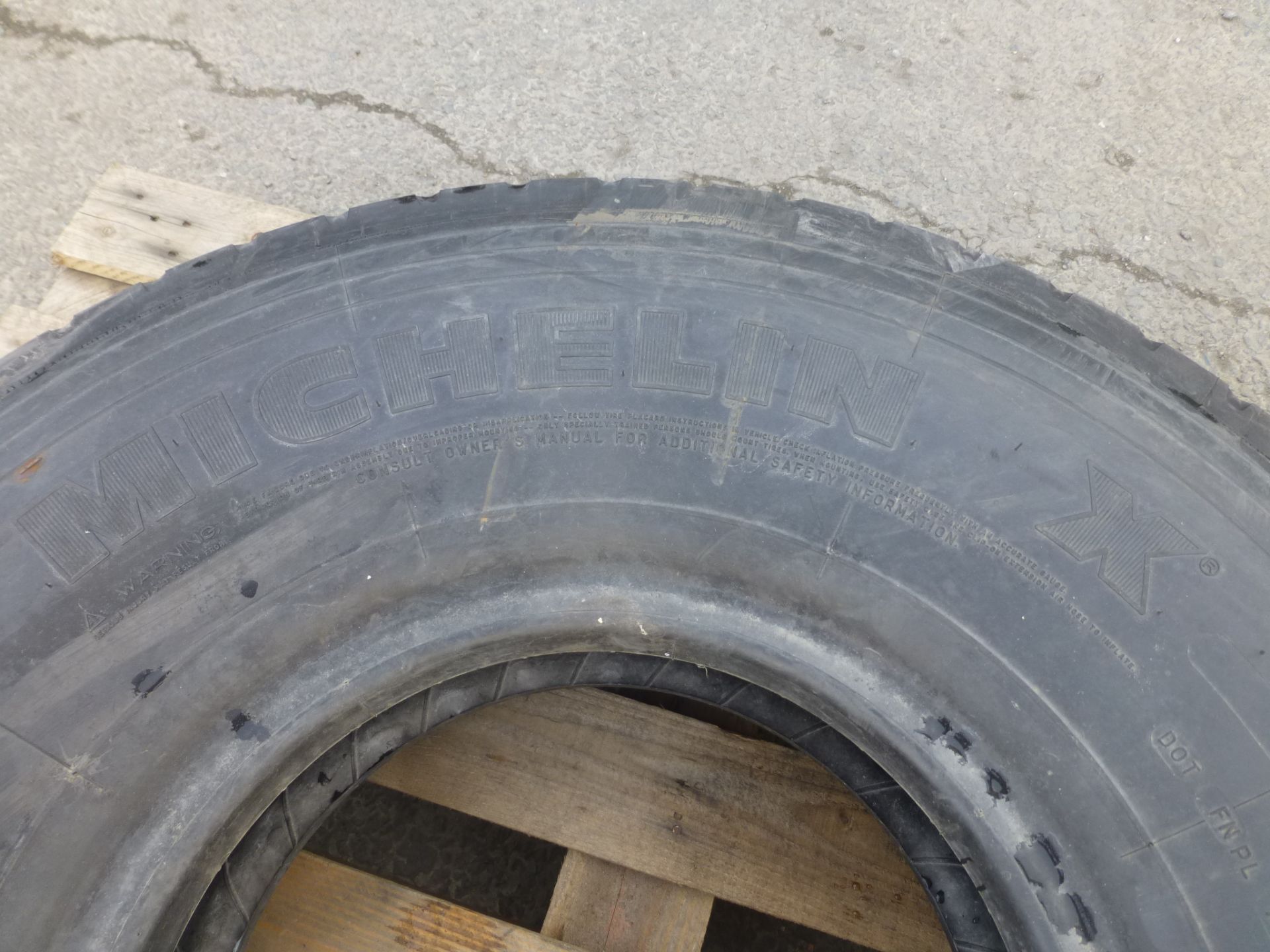 1 x Michelin XTA 10.00 R15 Tyre - Image 4 of 5