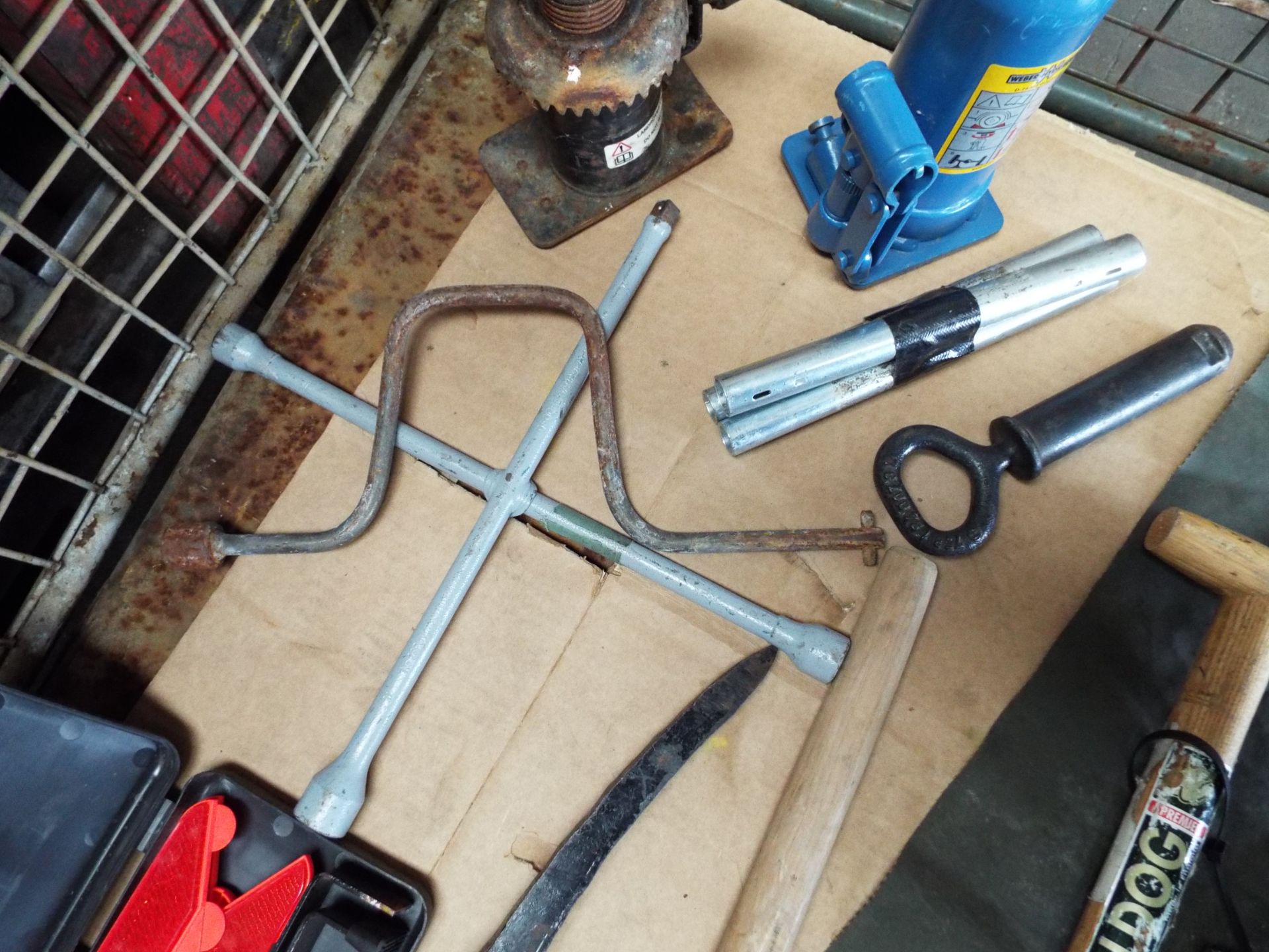 Stillage of Mixed Land Rover CES Equipment consisting of Jacks, Pioneer Tools, FFR Tool Kit etc - Image 4 of 7