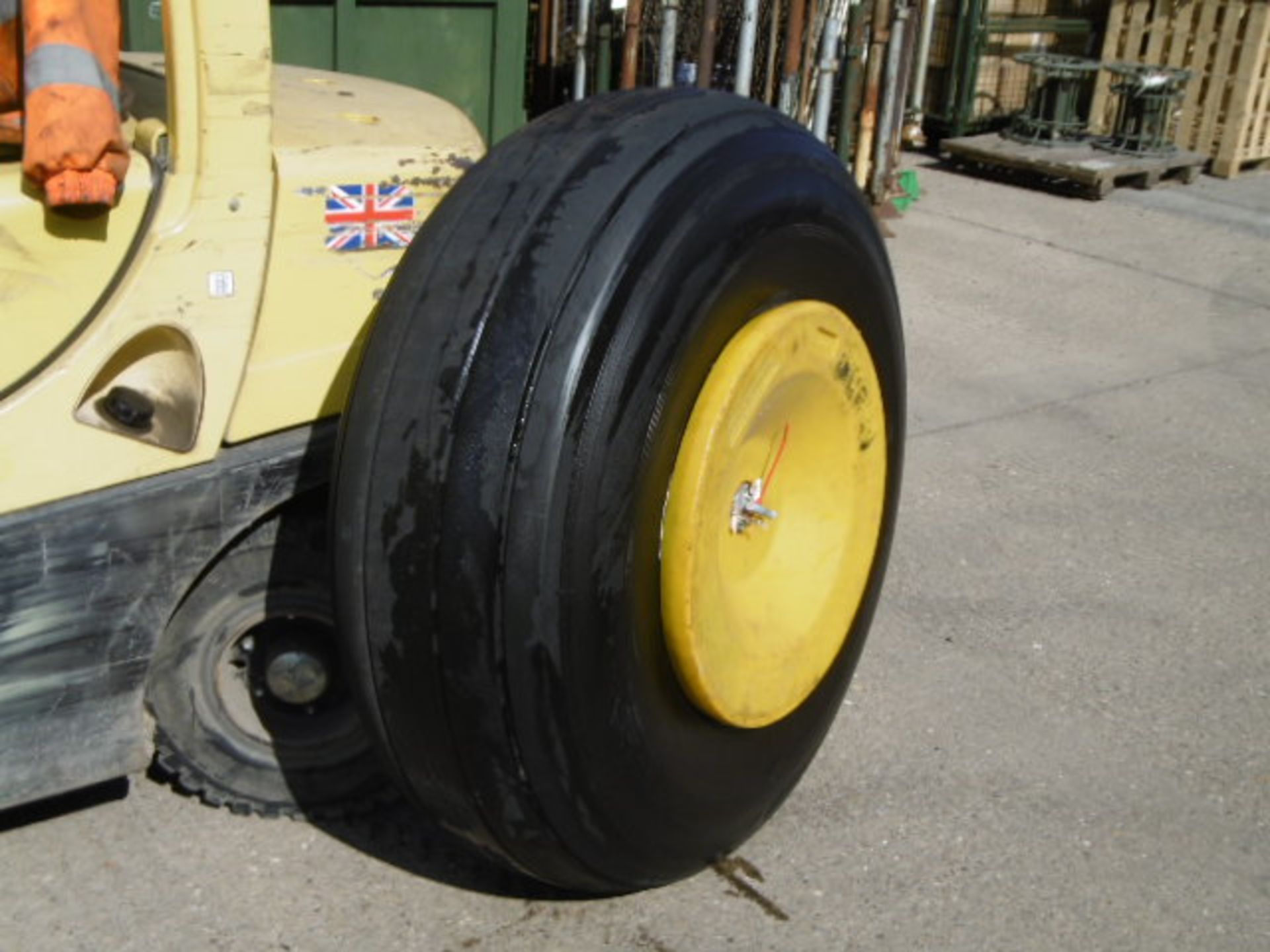 VC10 Aircraft Tyre and Rim - Bild 2 aus 5