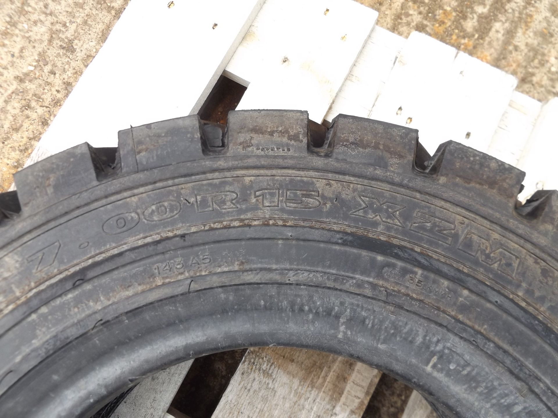 1 x Michelin Stabil'X XZM 7.00 R15 Tyre - Image 5 of 7