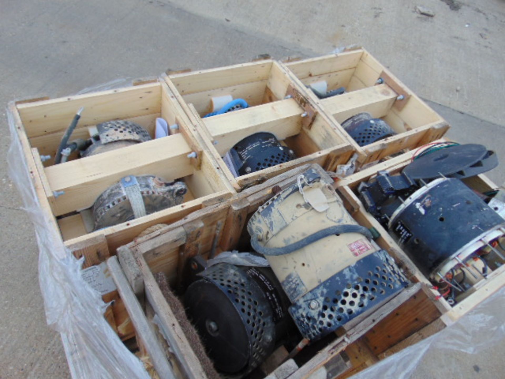 12 x Takeout Alternators for Combat Liasion Vehicle - Image 3 of 7