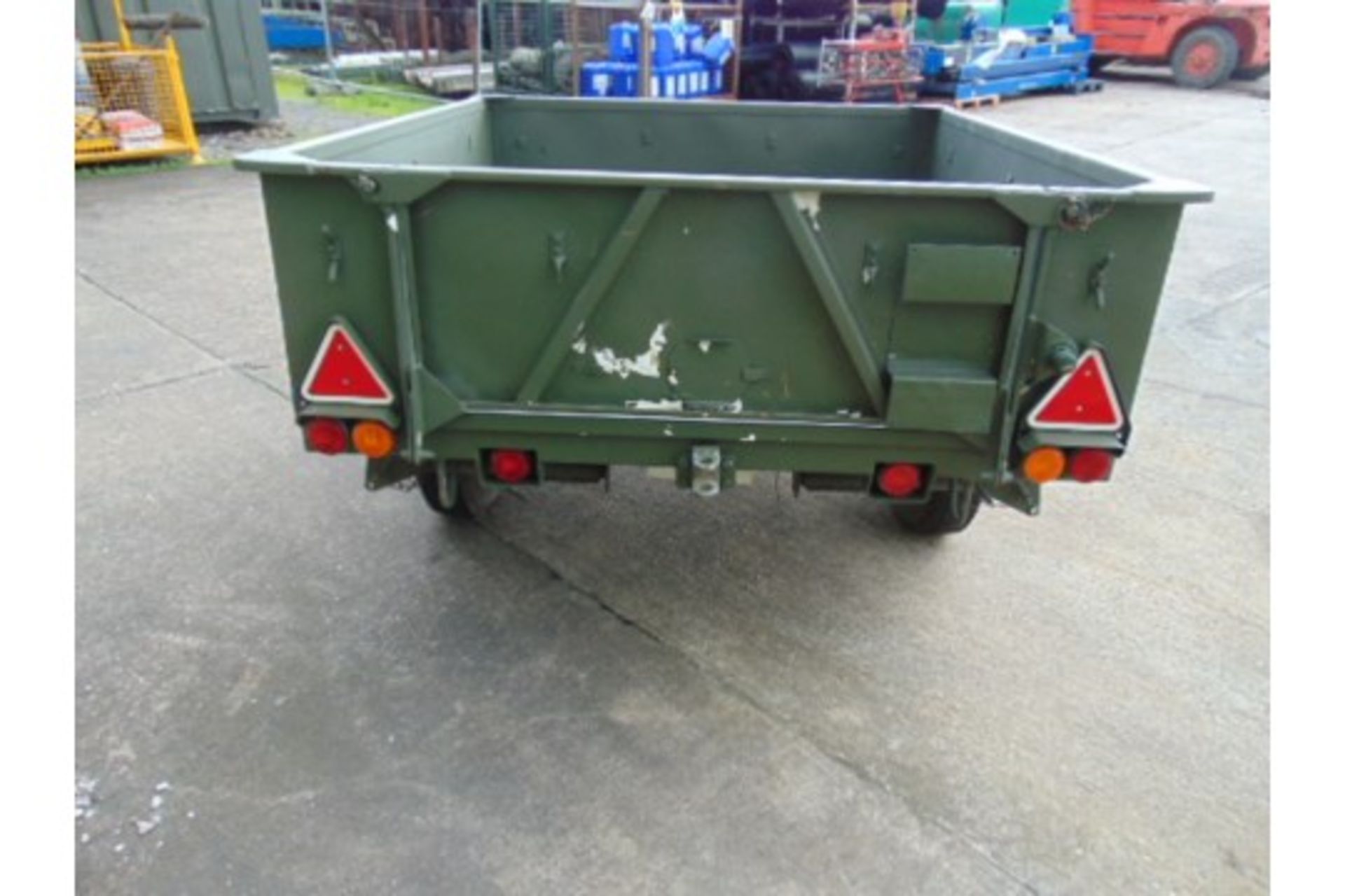 Sankey 3/4 ton widetrack trailer with dropdown tailgate, military lighting and tow ring, drum brakes - Image 5 of 7