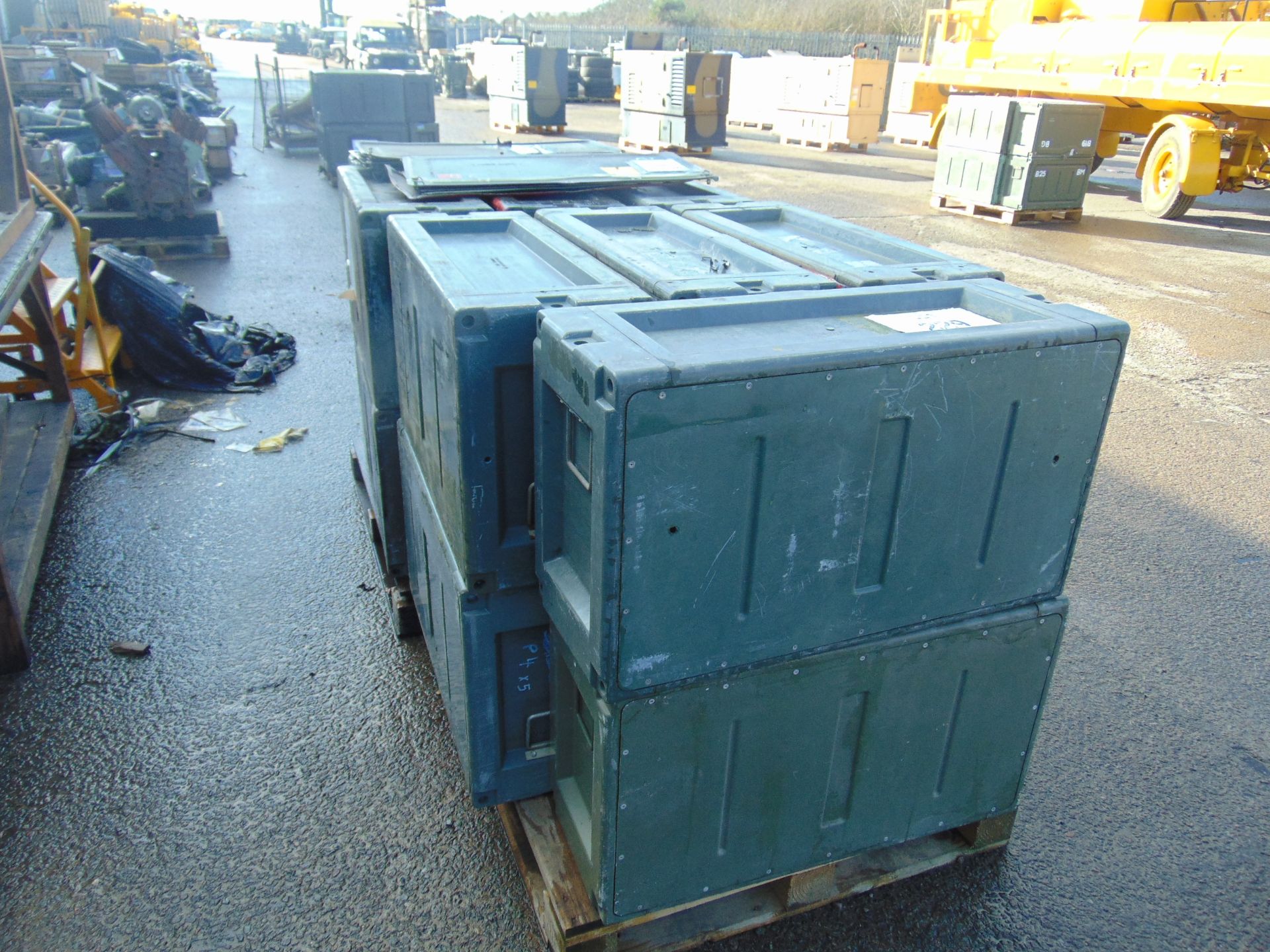 16 x Heavy Duty Interconnecting Storage Boxes With Lids - Image 2 of 7