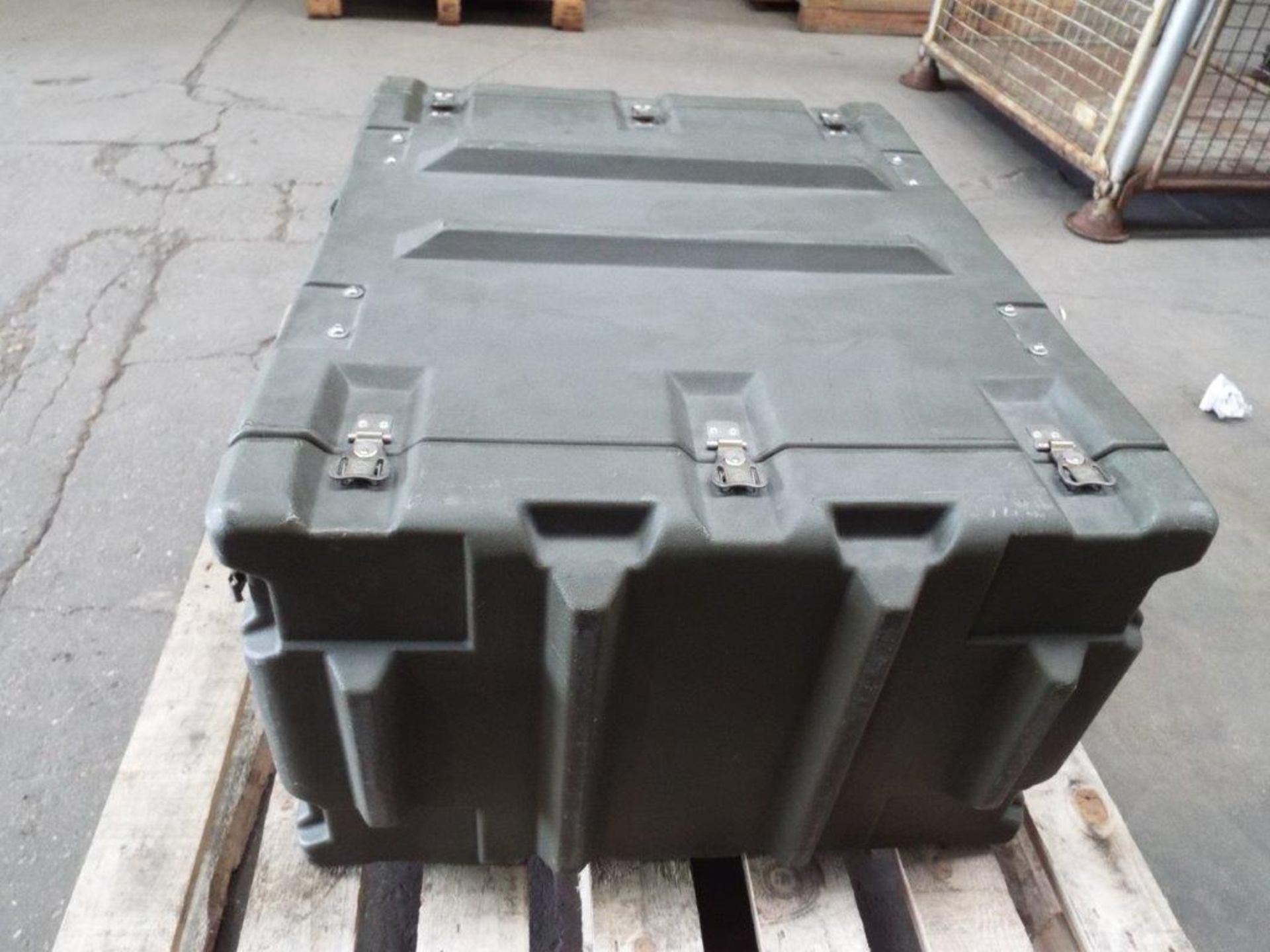 Heavy Duty Zero Double Entry Transit Case with Anti-Vibration Cradle - Image 3 of 9