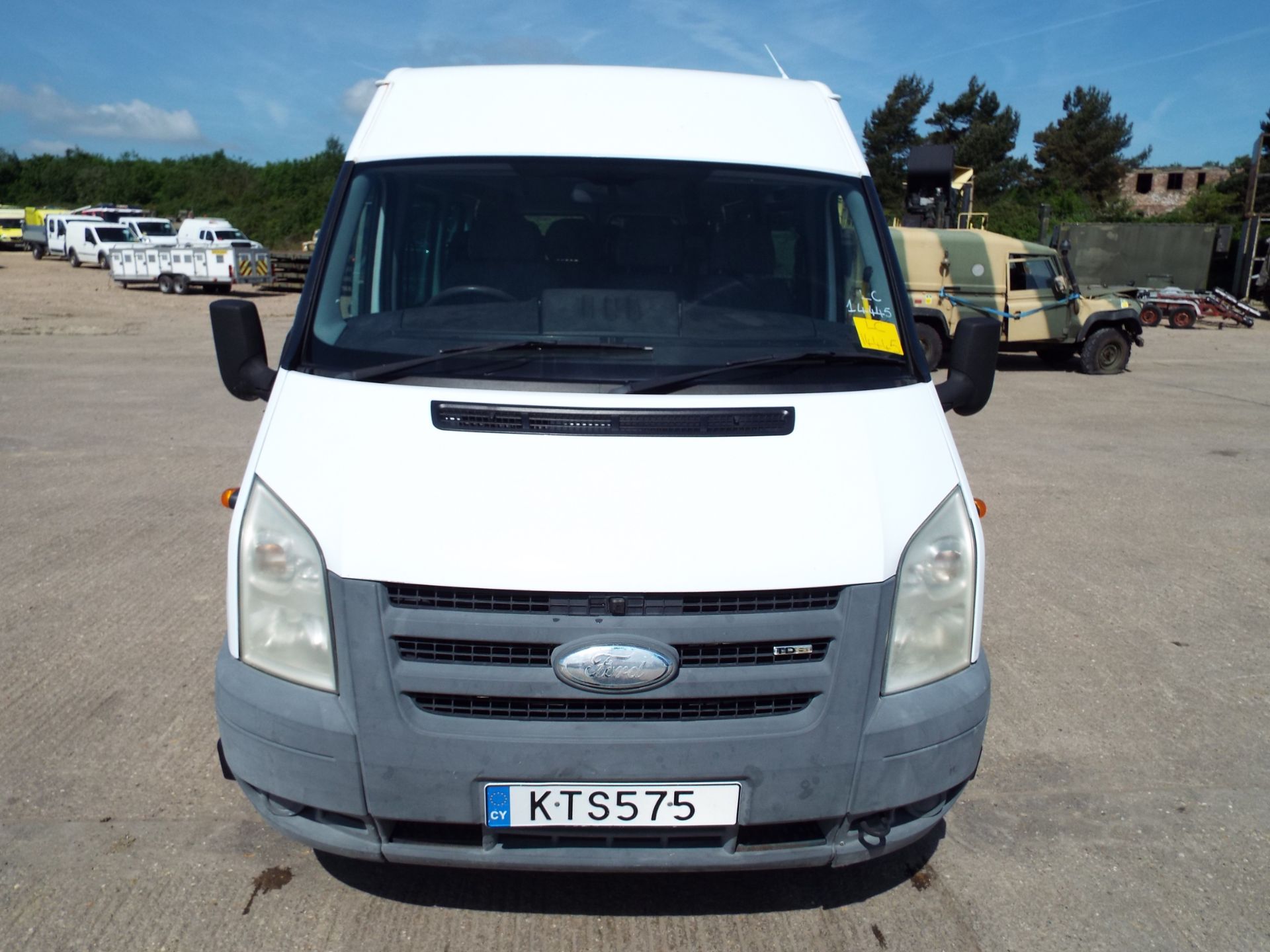 Ford Transit LWB 17 Seat Minibus - Bild 2 aus 18