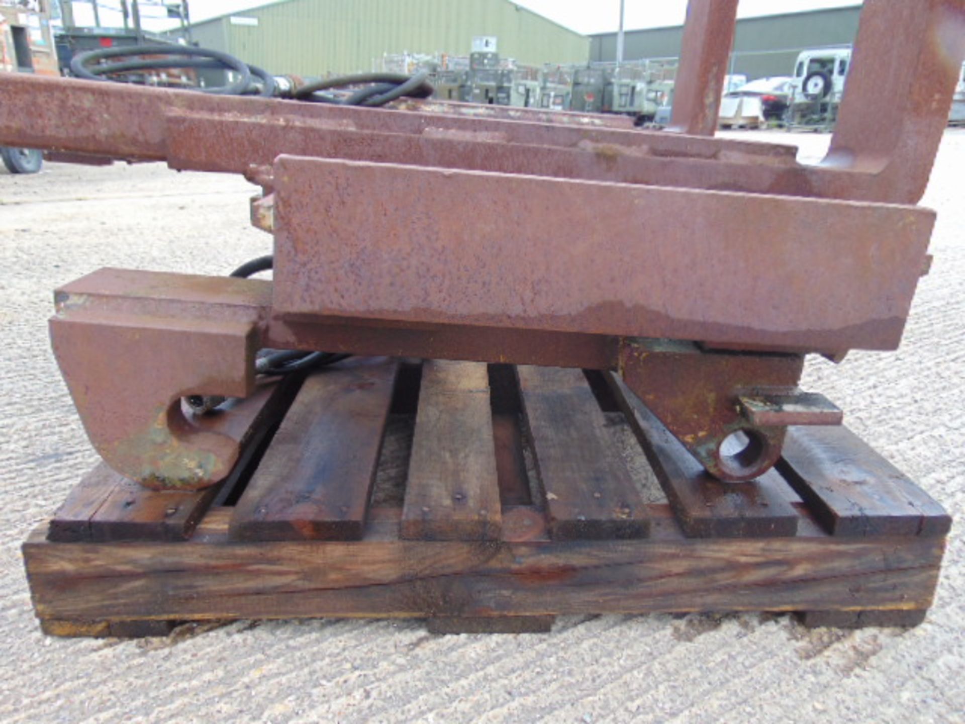Volvo/CASE Sideshift Backplate Carriage Complete with Tines - Image 5 of 12