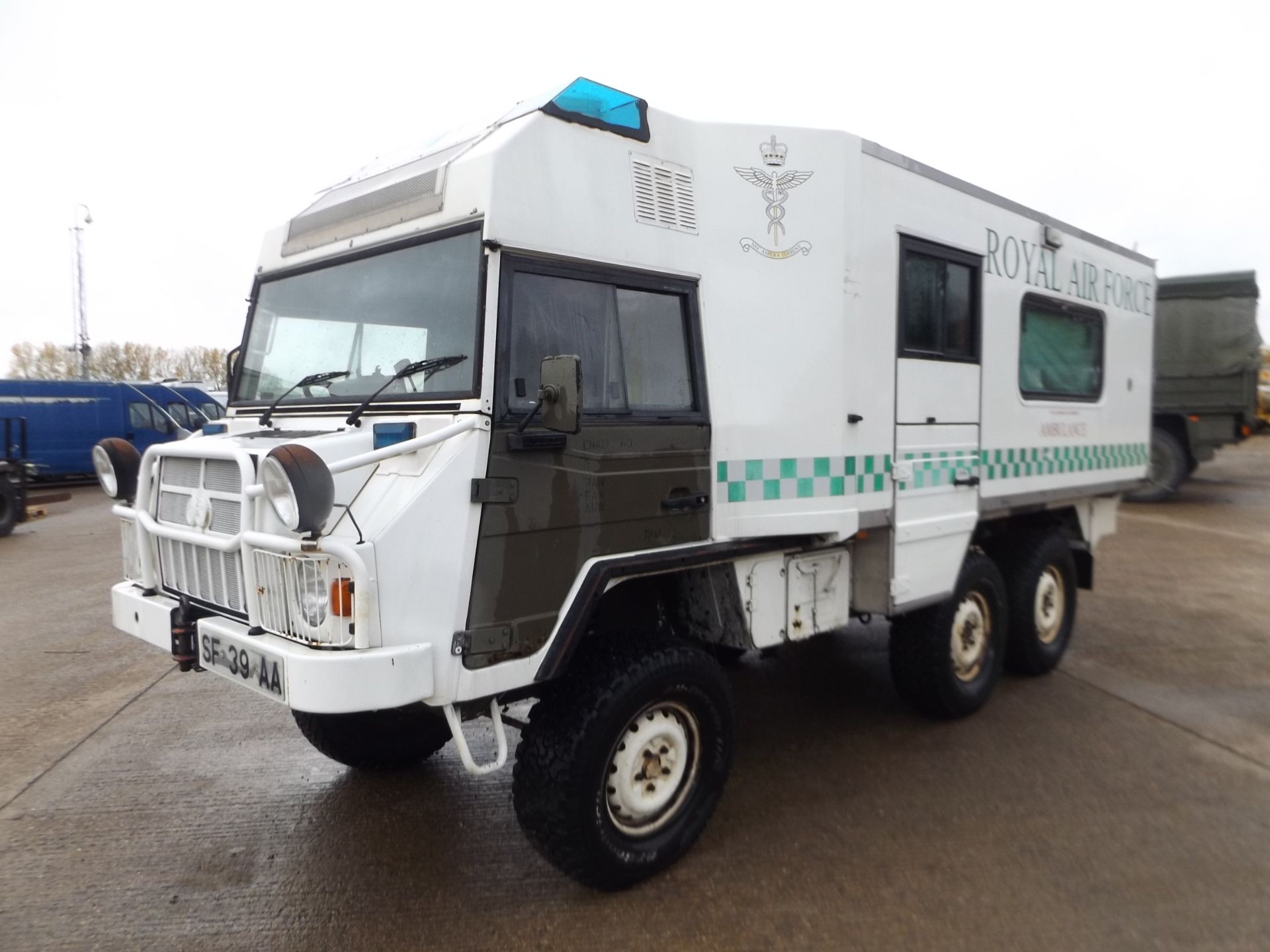 Military Specification Pinzgauer 718 6x6 Ambulance - Bild 3 aus 26