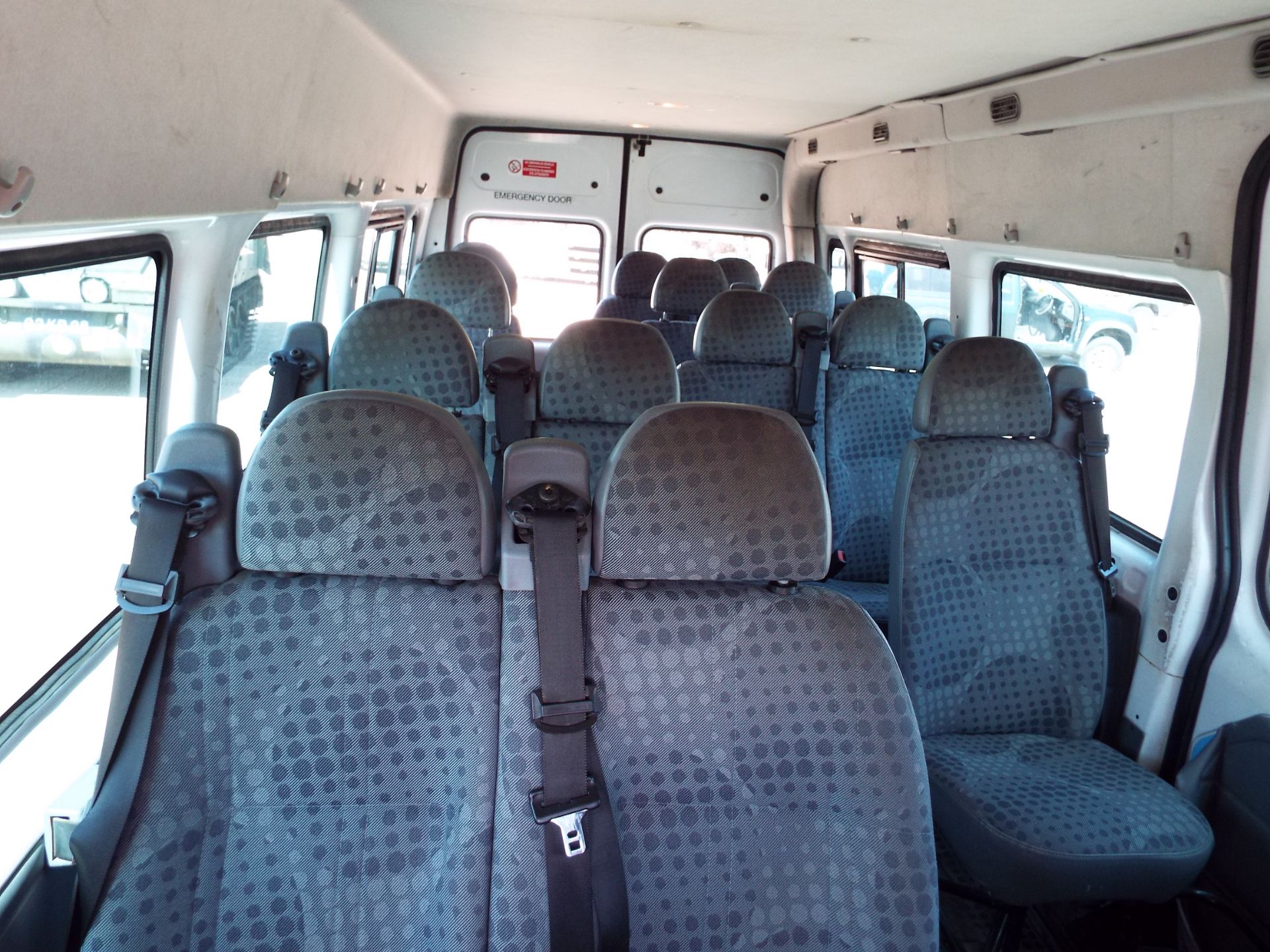 Ford Transit LWB 17 Seat Minibus - Bild 13 aus 19