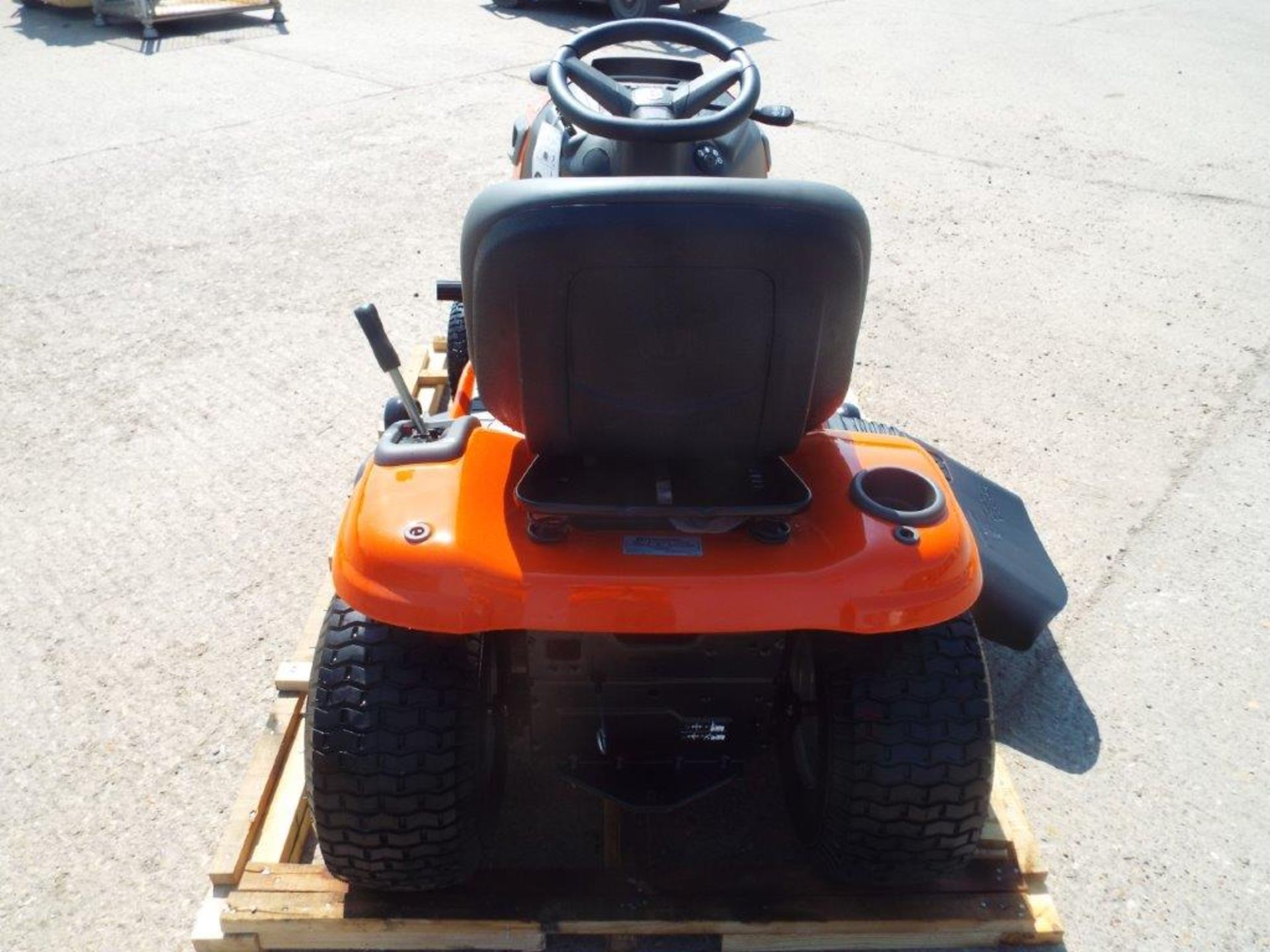 Husqvarna YTA22V46 22-HP V-twin Automatic 46-in Ride On Lawn Tractor - Image 6 of 26