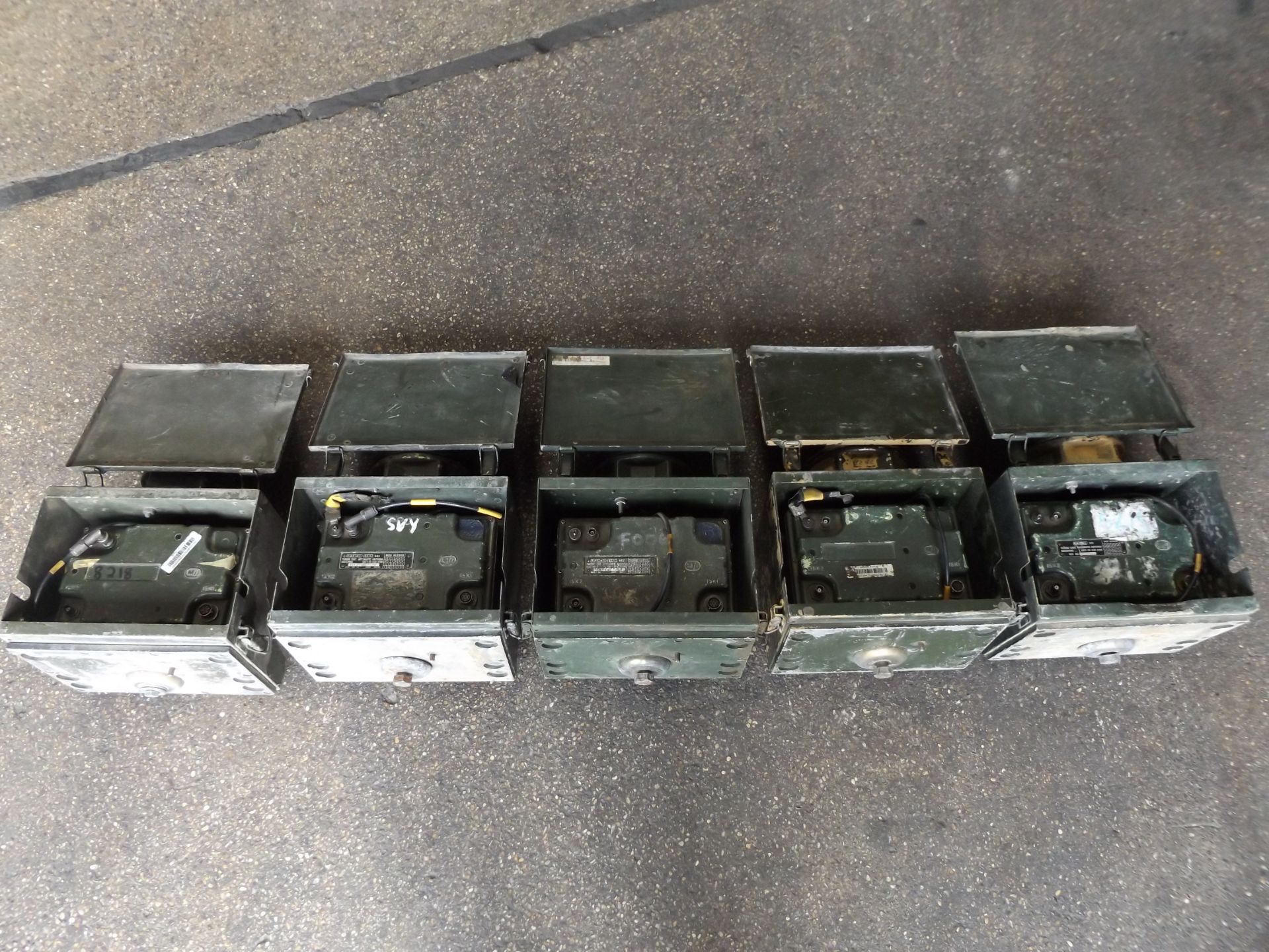 5 x Land Rover Wing Antenna Boxes ATU Boxes Complete with Aerial Bases and Tuaam's - Image 2 of 6