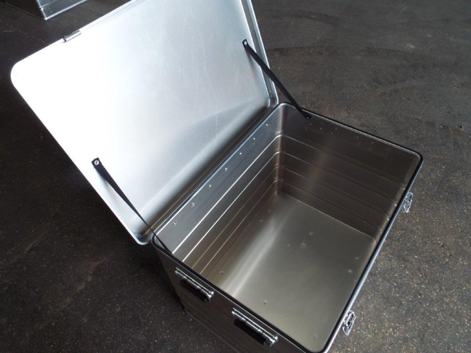 Unissued Heavy Duty Aluminium Stacking Case - Image 4 of 5