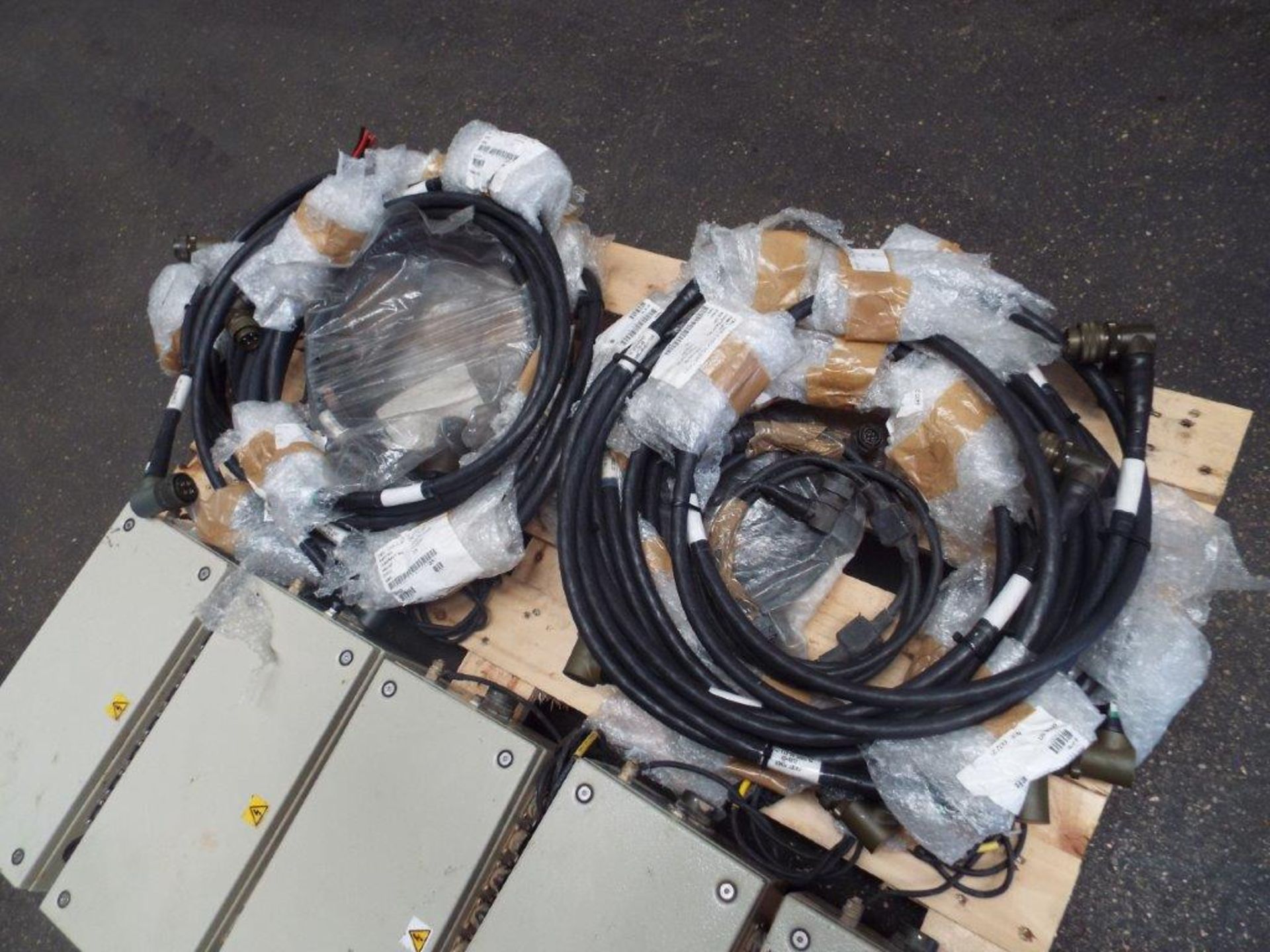 5 x Land Rover Snatch Power Distribution Boxes c/w Cables - Image 4 of 5