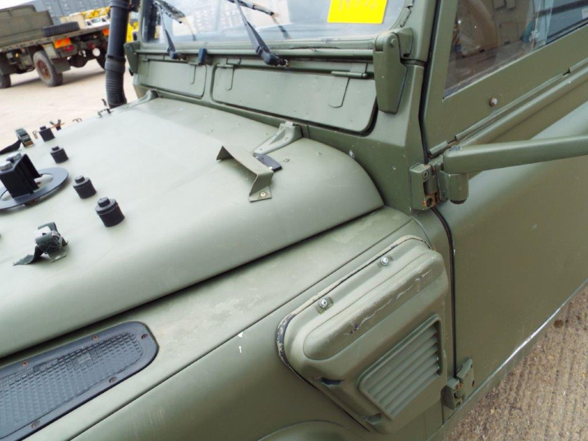 Military Specification LHD Land Rover Wolf 110 Soft Top - Bild 21 aus 26