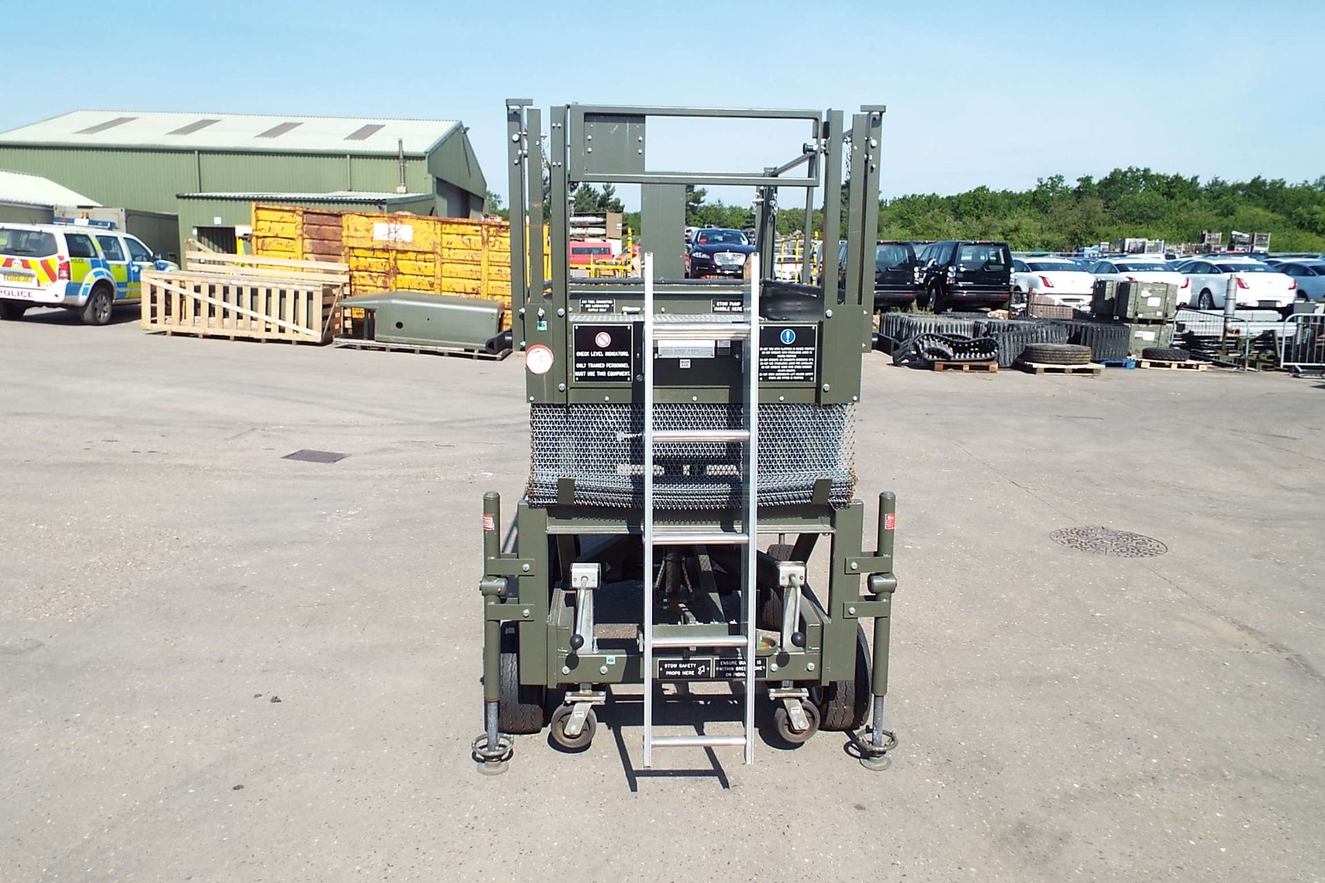 UK Lift 4m Mobile Hydraulic Work Platform - Image 5 of 16