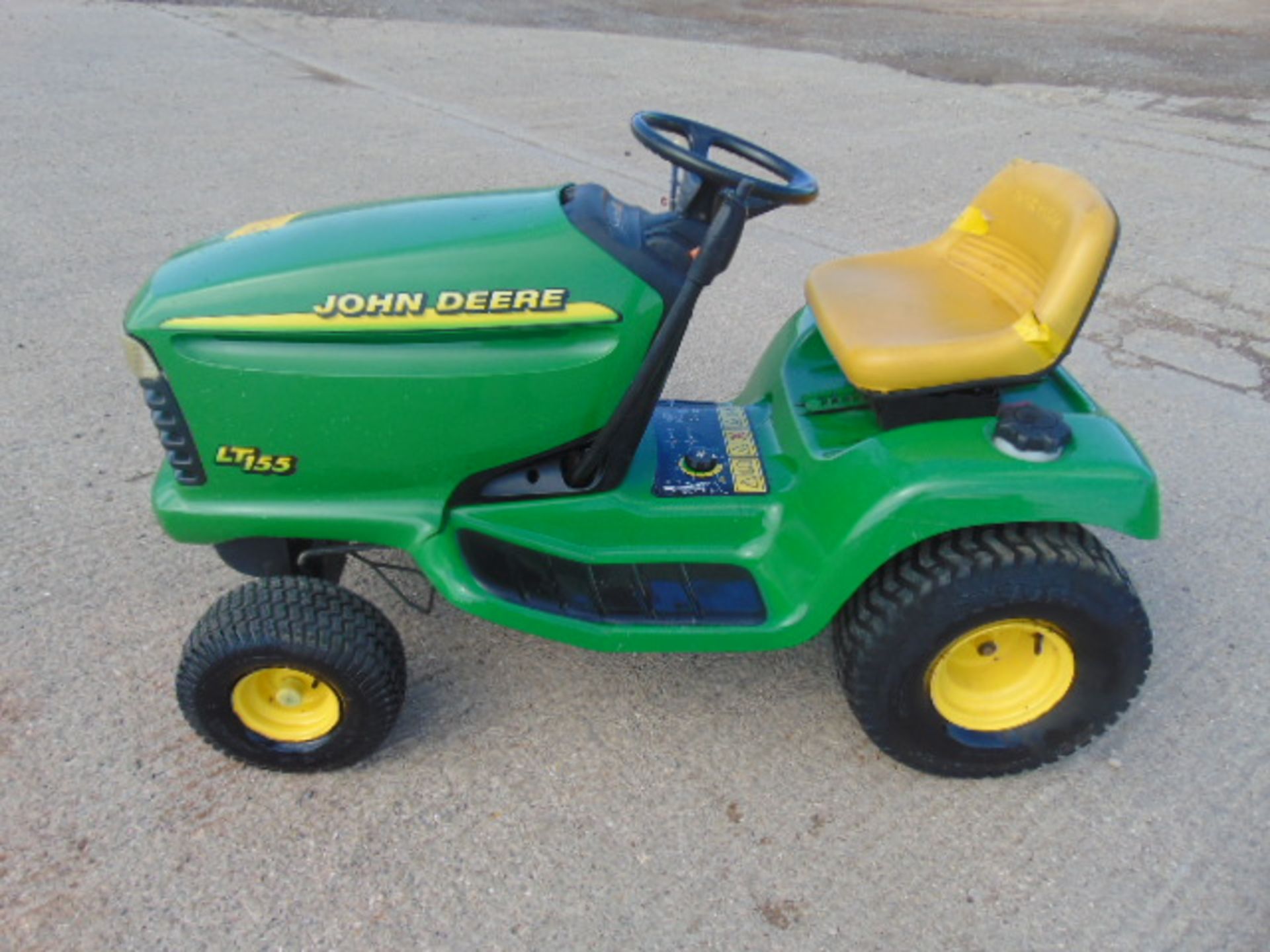 John Deere LT155 15hp Lawn Tractor. - Image 2 of 20