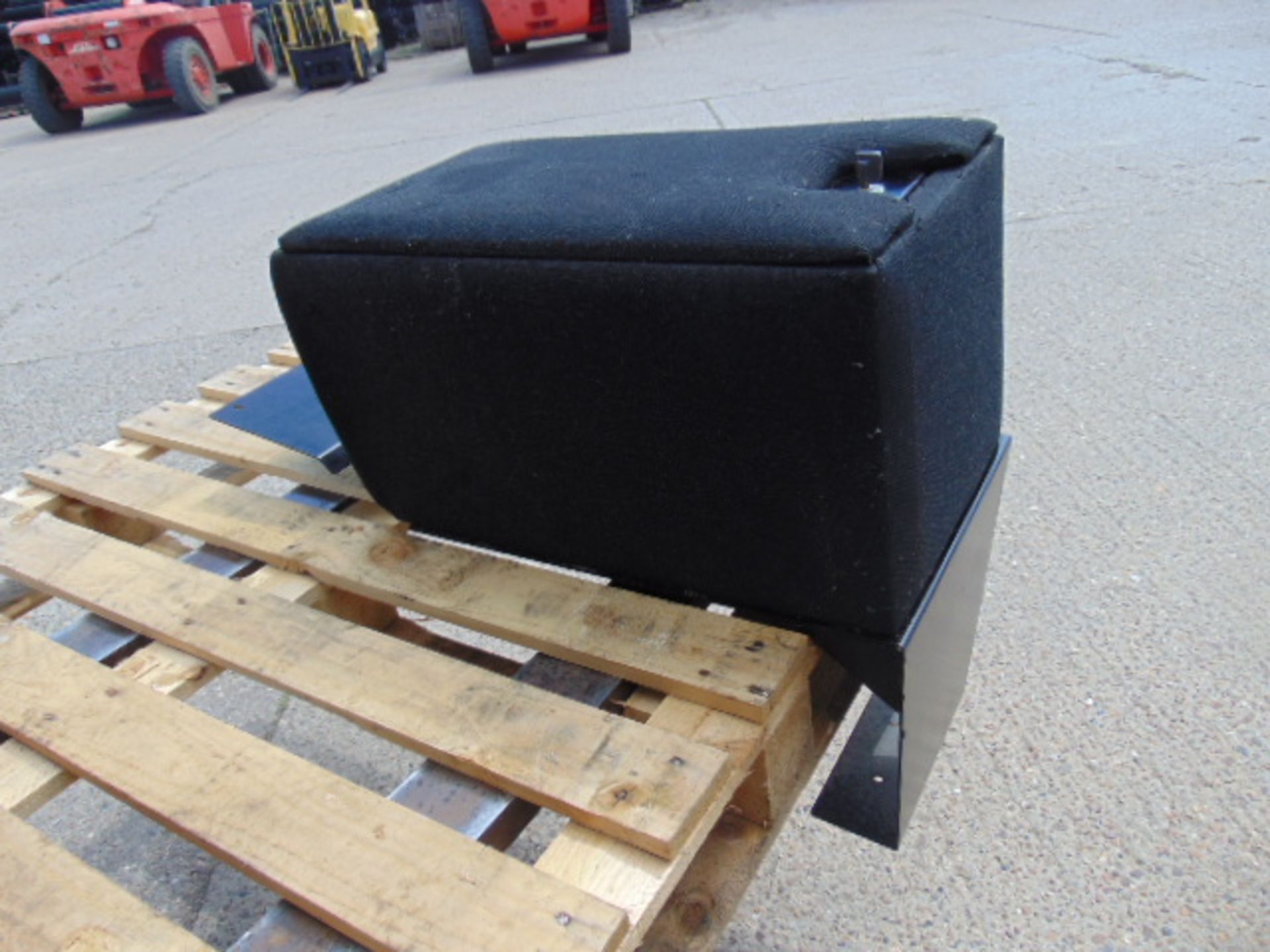 Lockable Vehicle Weapons Case with Mounting Frame
