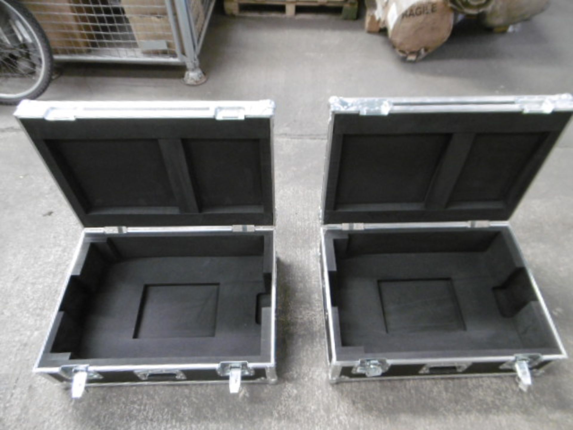 2 x Heavy Duty Transit Cases - Image 3 of 8