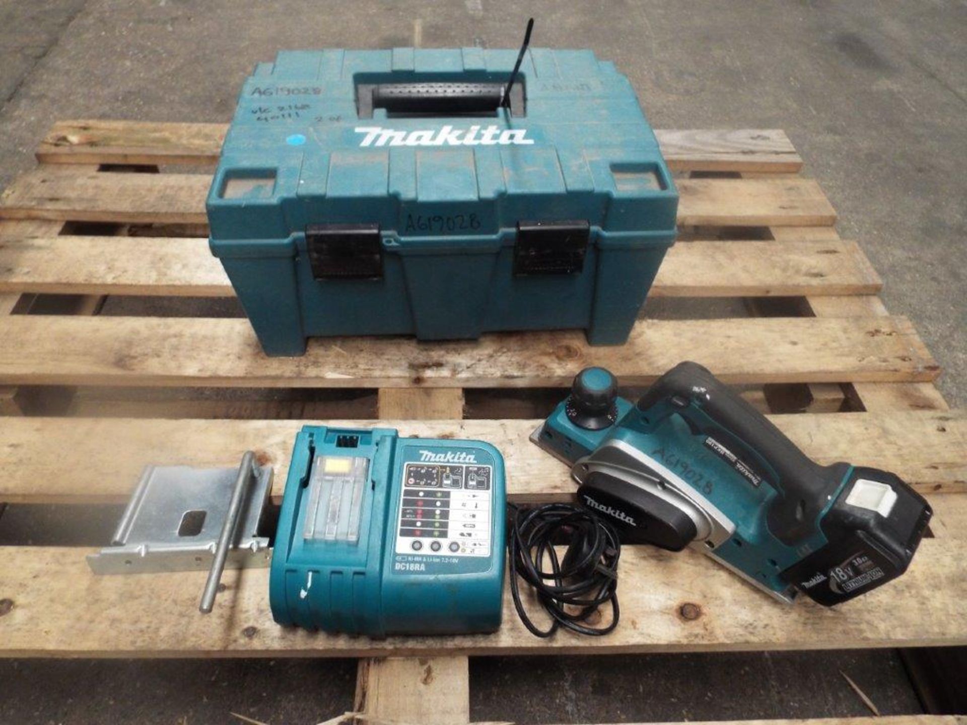 Makita BKP180 Planer with Battery and Charger