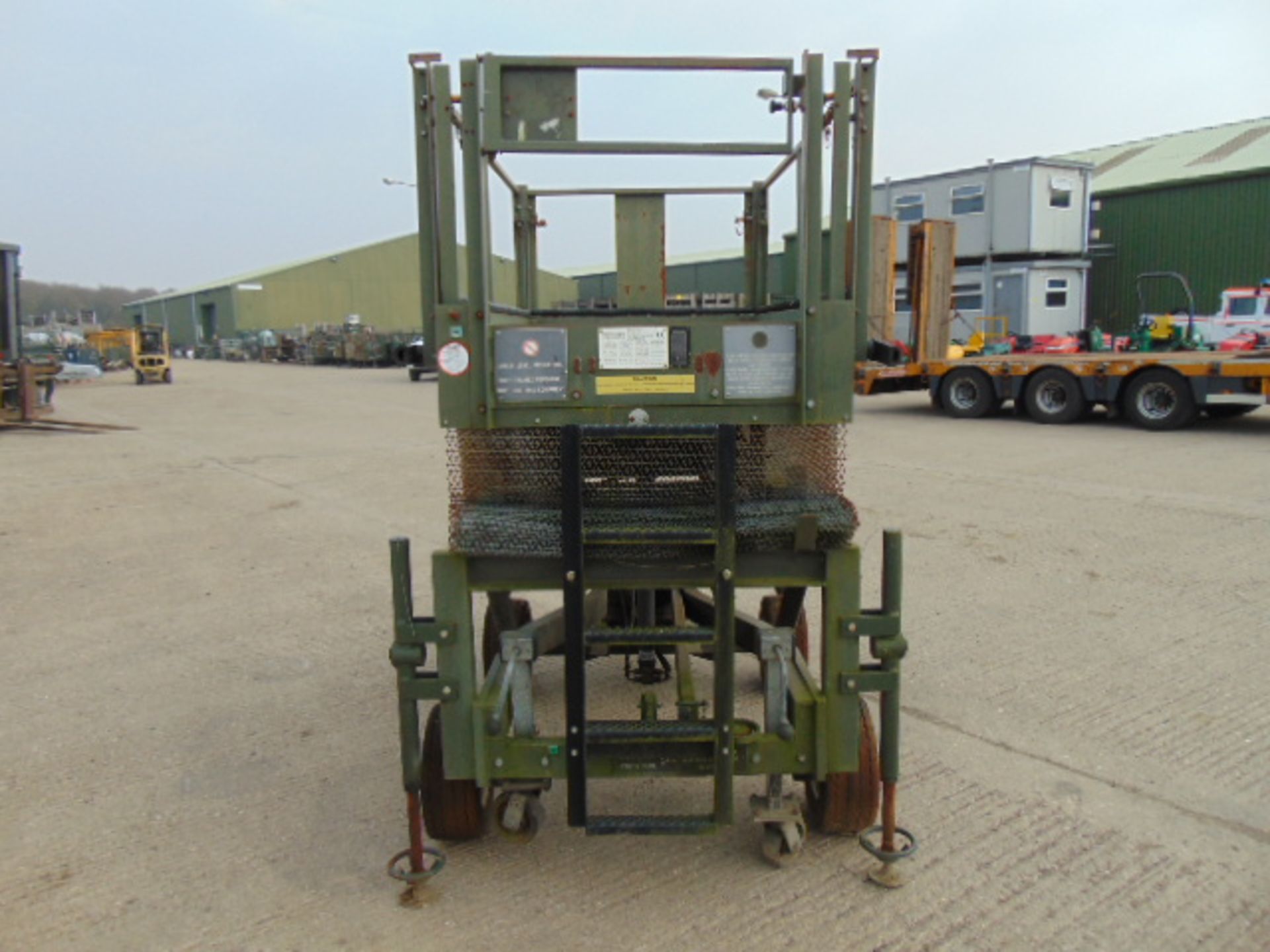 UK Lift 4m Mobile Hydraulic Work Platform - Image 4 of 11