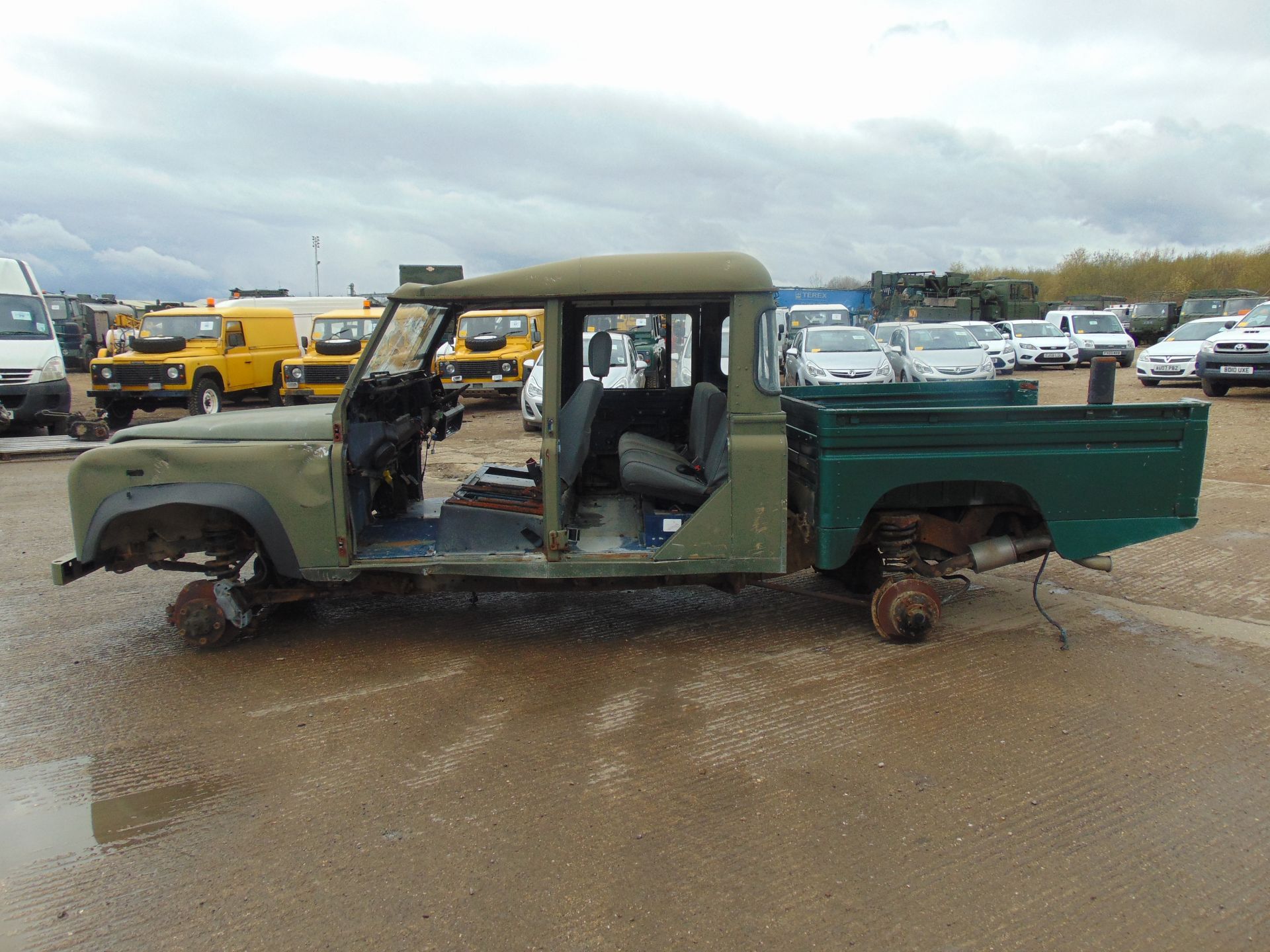 Land Rover Defender 130 TD5 suitable for spares or repairs - Image 4 of 14