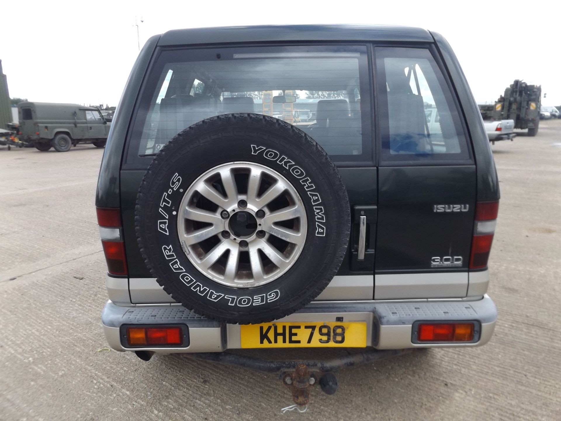 Isuzu Trooper LS 3.0 Turbo Diesel 4 x 4 - Image 7 of 17