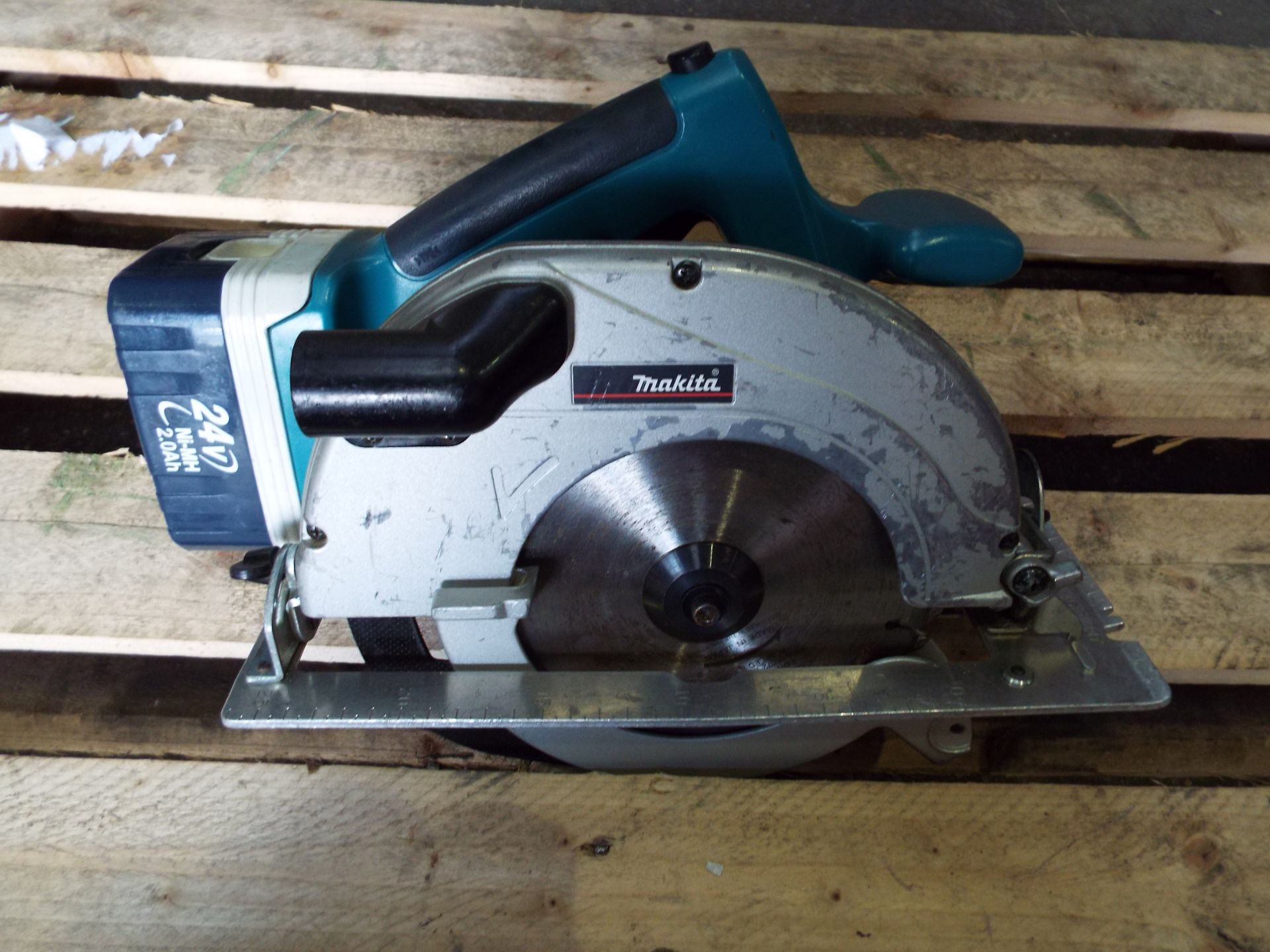 Makita BSR730 Circular Saw with Battery and Charger - Image 2 of 7