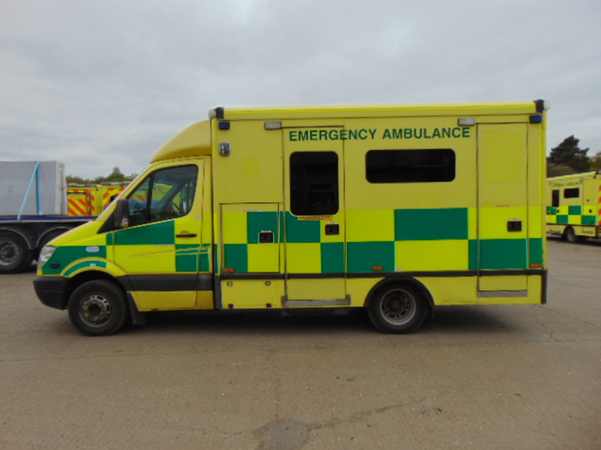 RHD Mercedes Sprinter 515 CDI Turbo Diesel Ambulance - Image 4 of 21