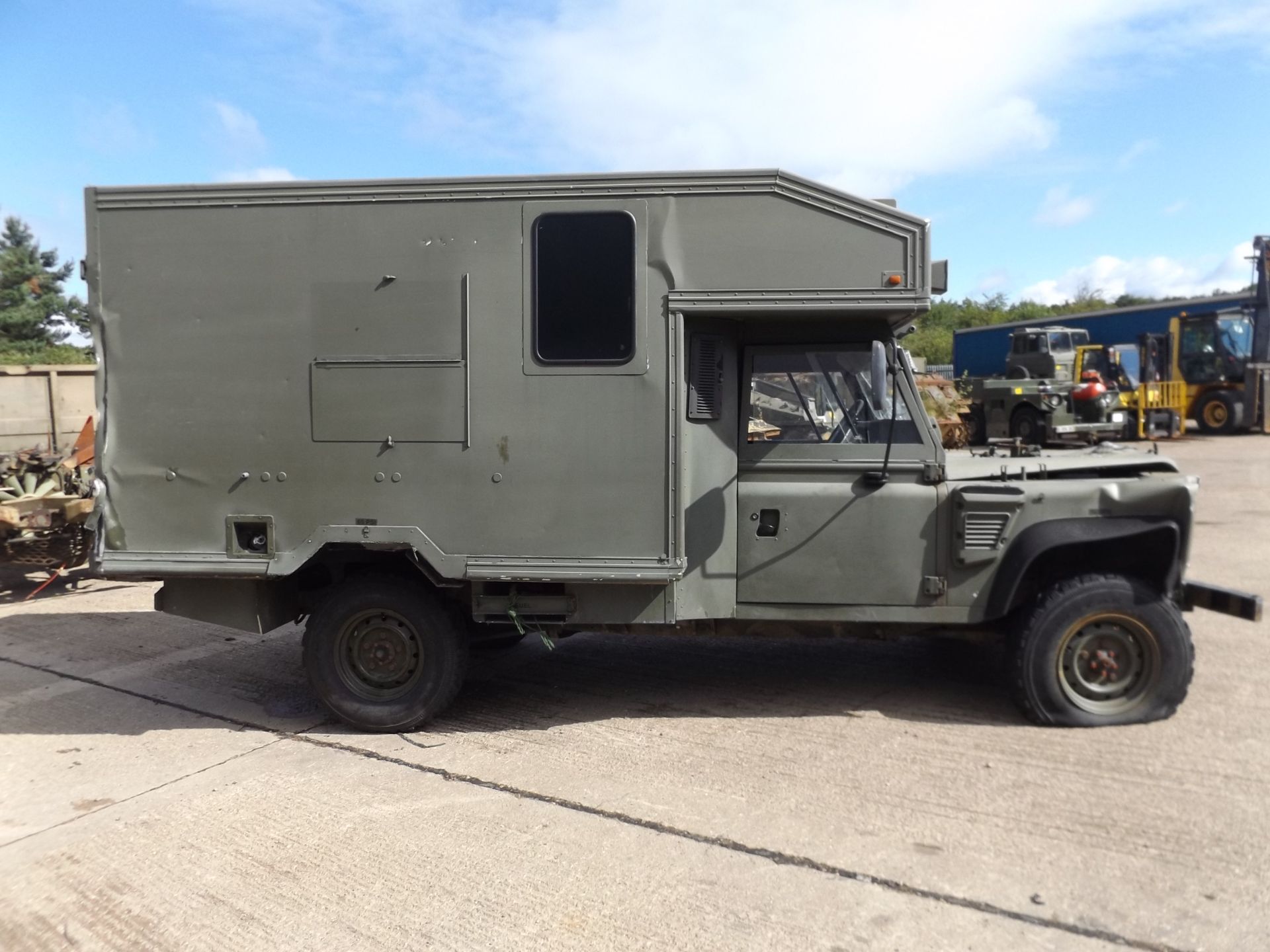 Land Rover Wolf 130 ambulance suitable for spares or repair - Image 5 of 18