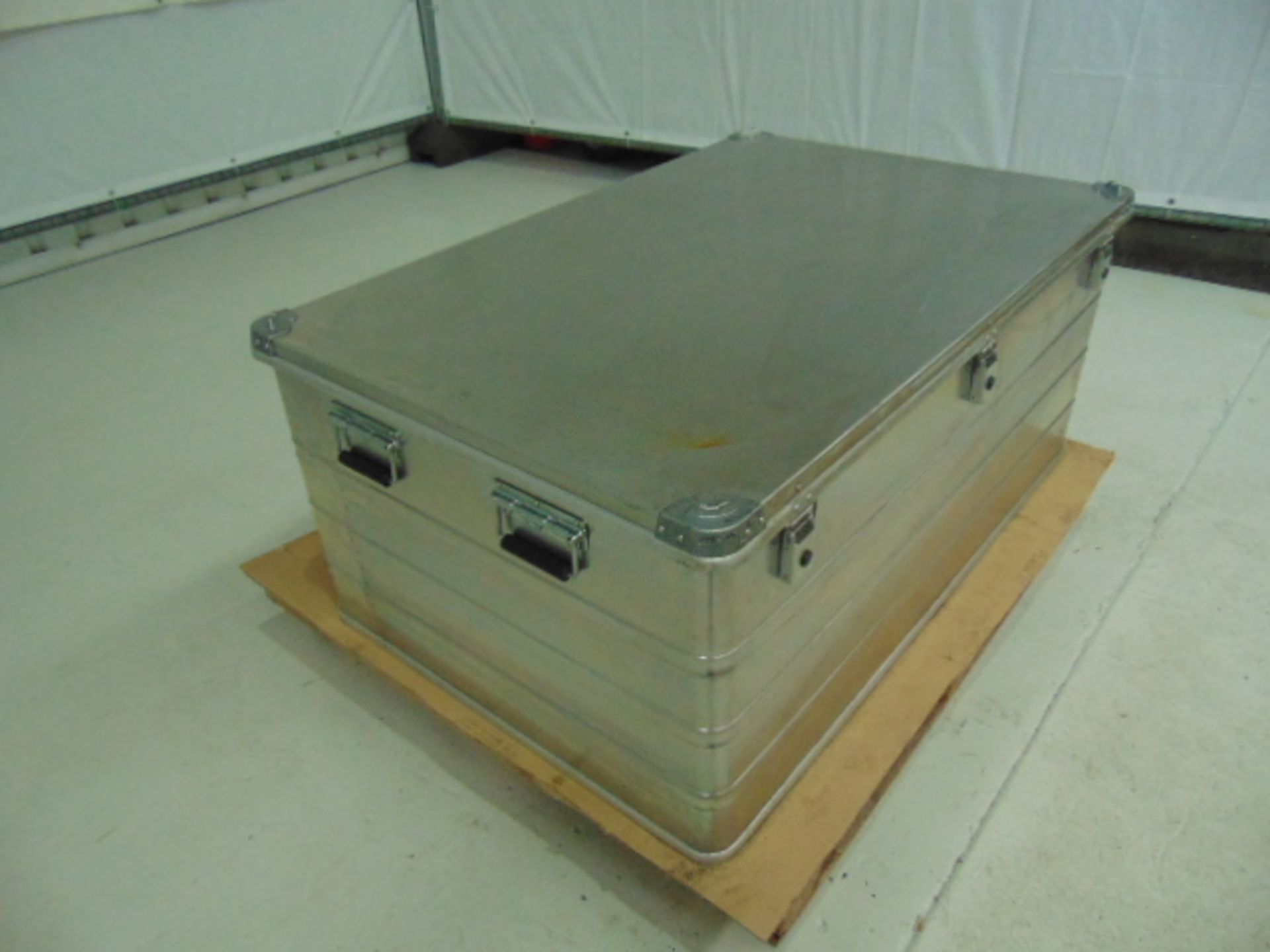 Unissued Heavy Duty Aluminium Stacking Case - Image 5 of 8