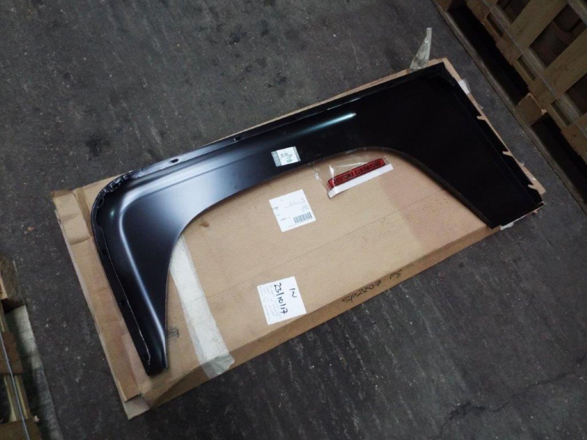 Land Rover Defender RH Outer Wing Panel RTC6351 - Image 2 of 4