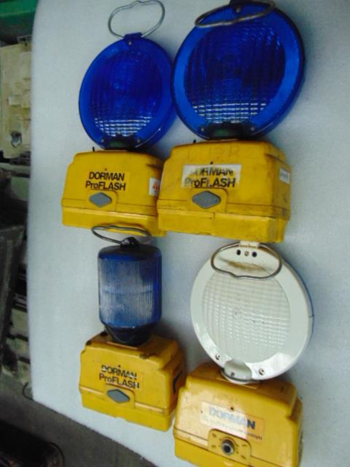 You are bidding on direct from the UK Fire Service Approx 4 x Unipart Dorman Pro-Flash Beacons.