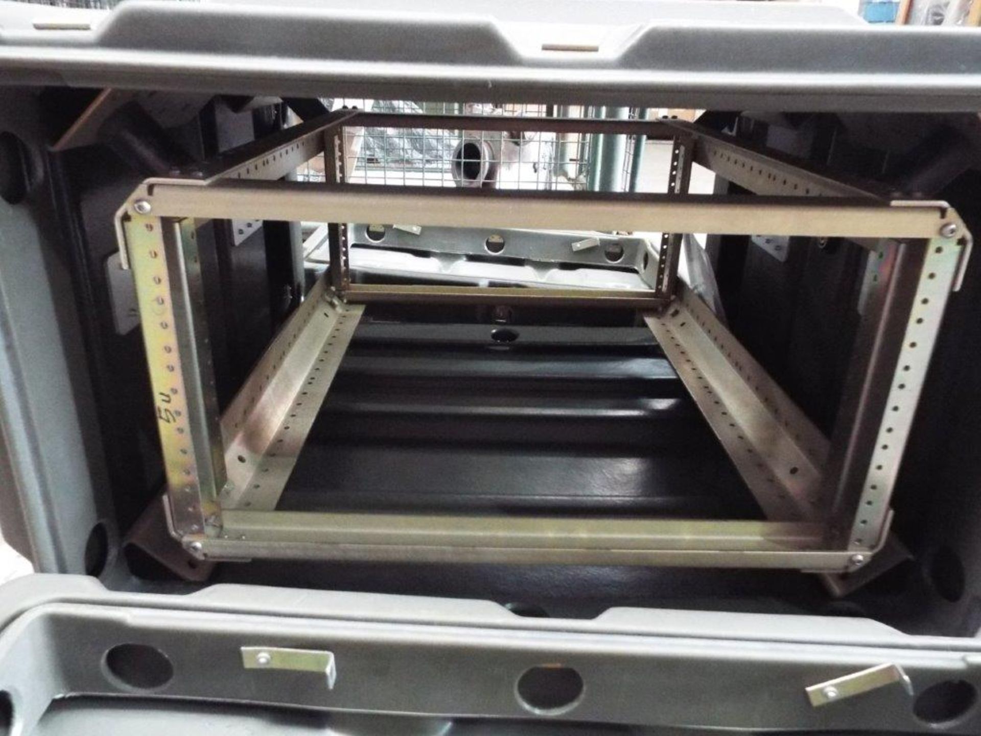 Heavy Duty Zero Double Entry Transit Case with Anti-Vibration Cradle - Image 8 of 9