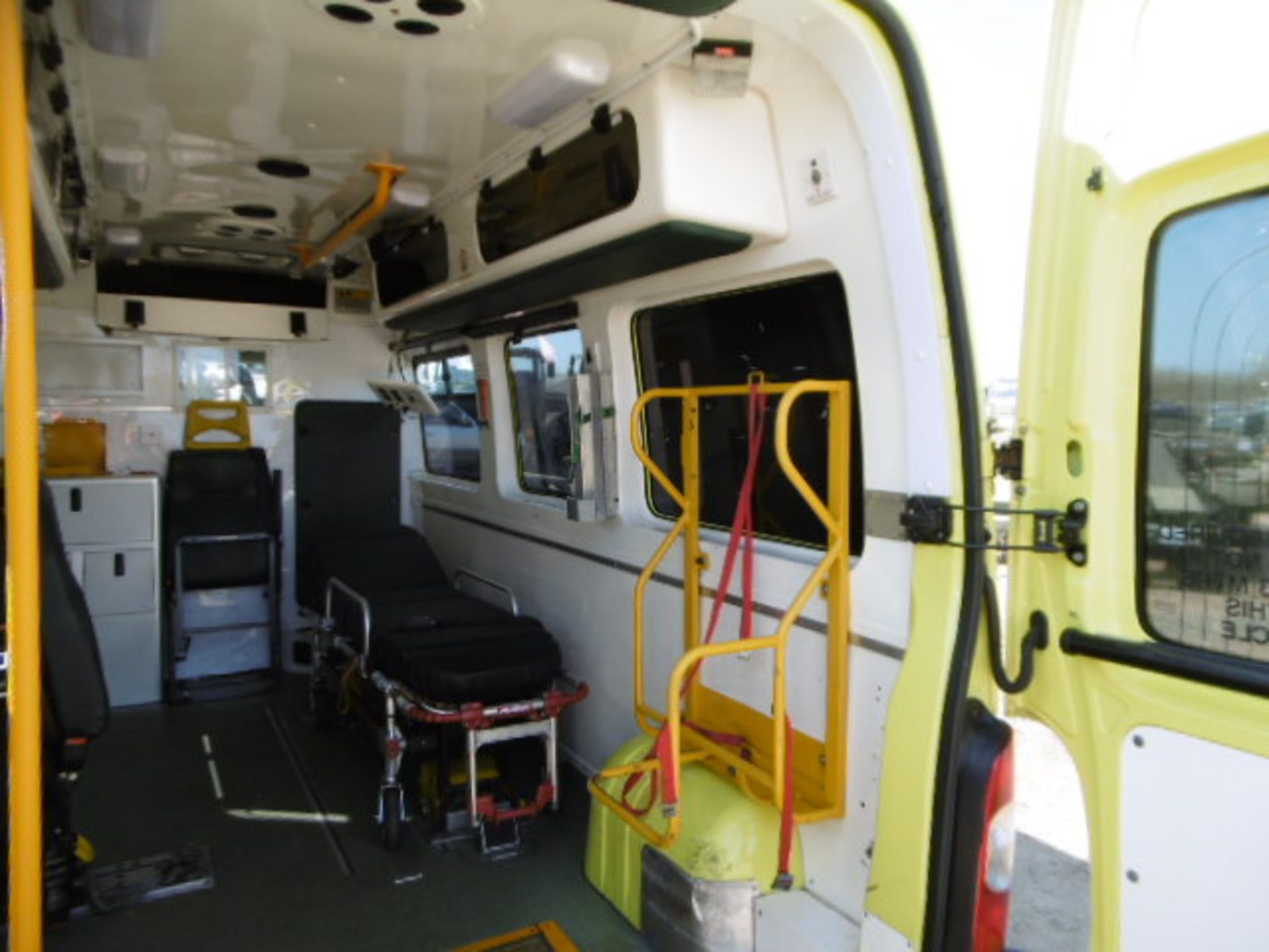 Renault Master 2.5 DCI ambulance - Bild 15 aus 19
