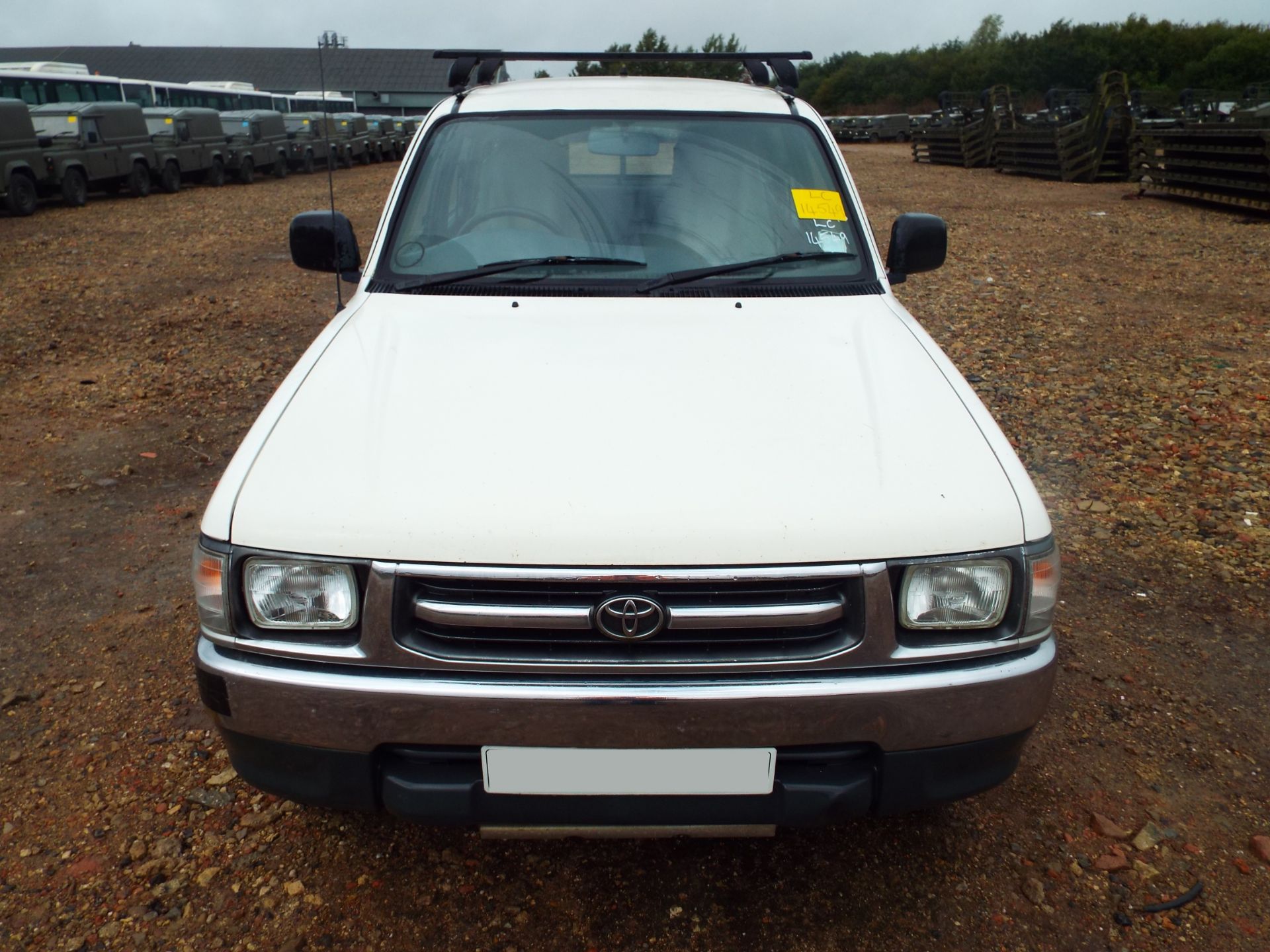 Toyota Hilux Double Cab pickup 2.4 2L-T Turbo Diesel 4 x 4 - Image 2 of 22