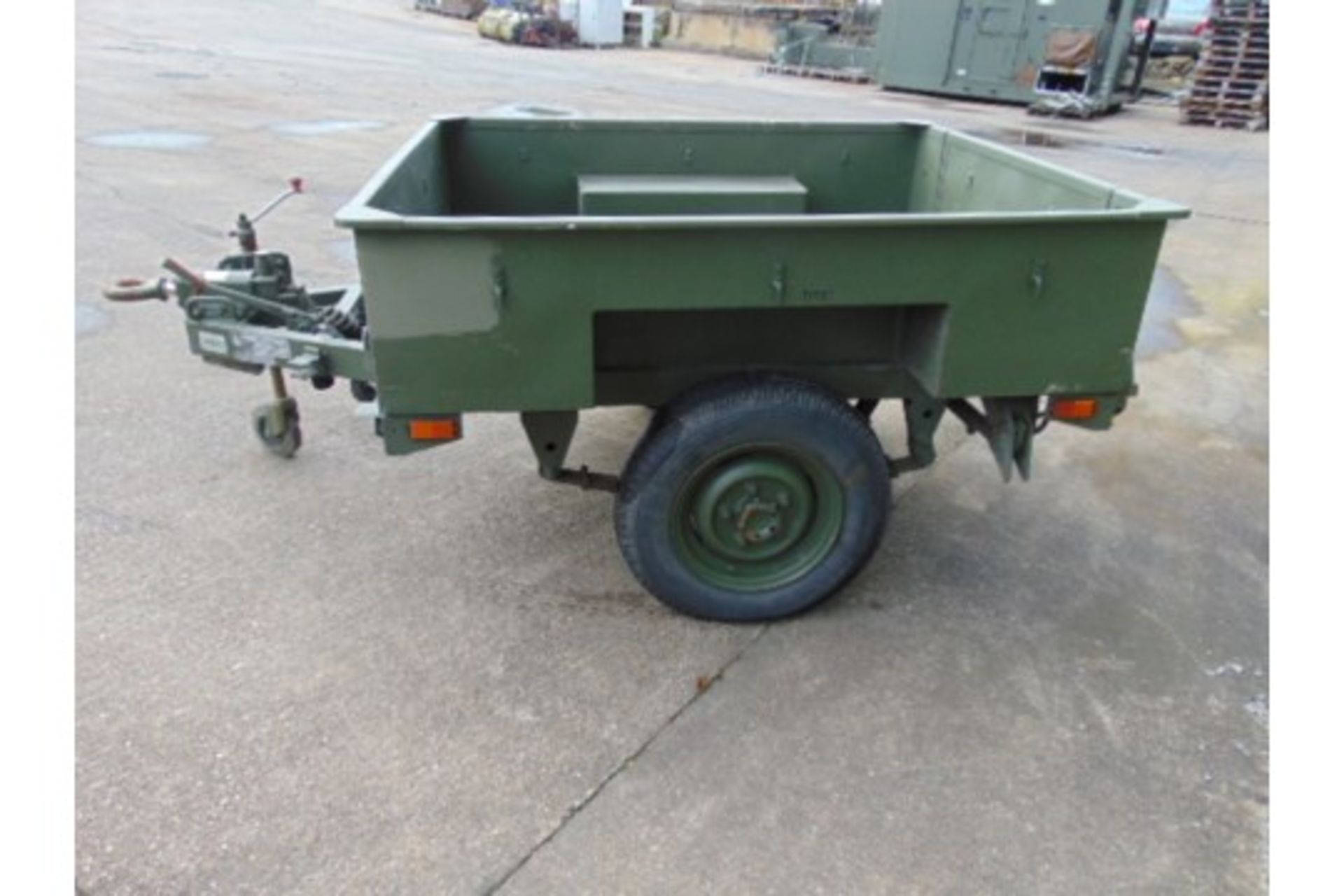 Sankey 3/4 ton widetrack trailer with dropdown tailgate, military lighting and tow ring, drum brakes - Image 4 of 7