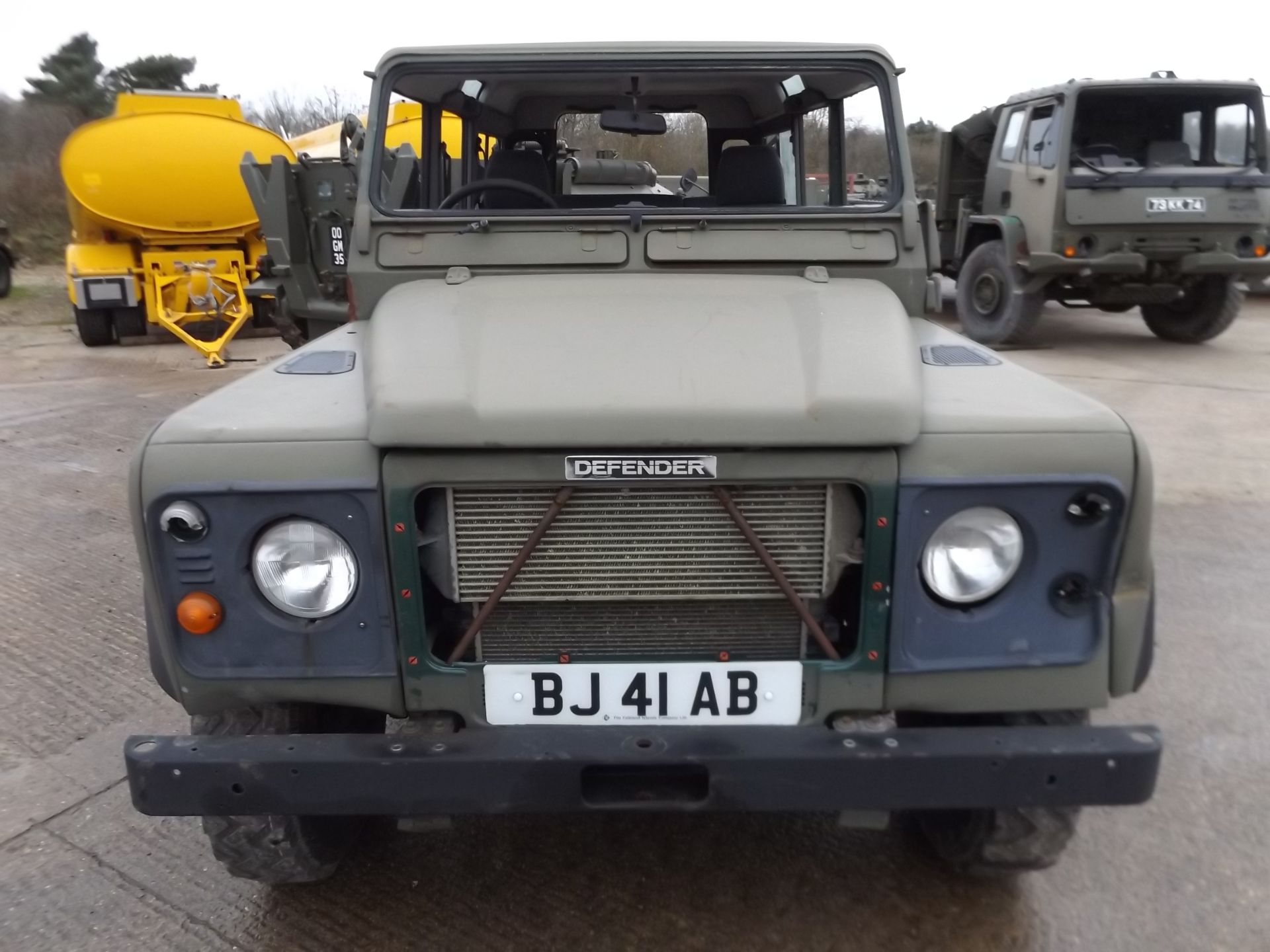 Land Rover Defender 110 TD5 suitable for spares or repairs - Image 2 of 19