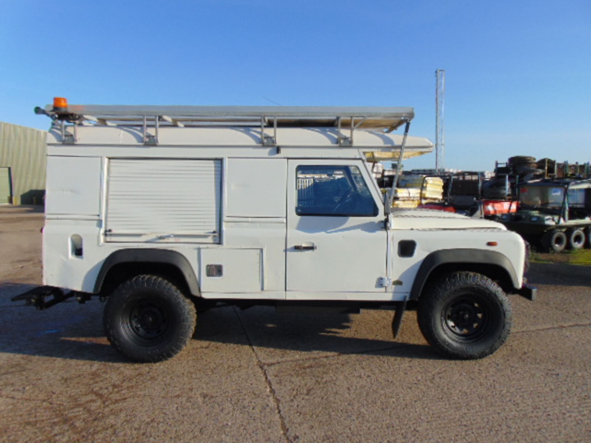 2007 Land Rover Defender 110 Puma Hardtop 4x4 Special Utility (Mobile Workshop) complete with Winch - Bild 5 aus 25