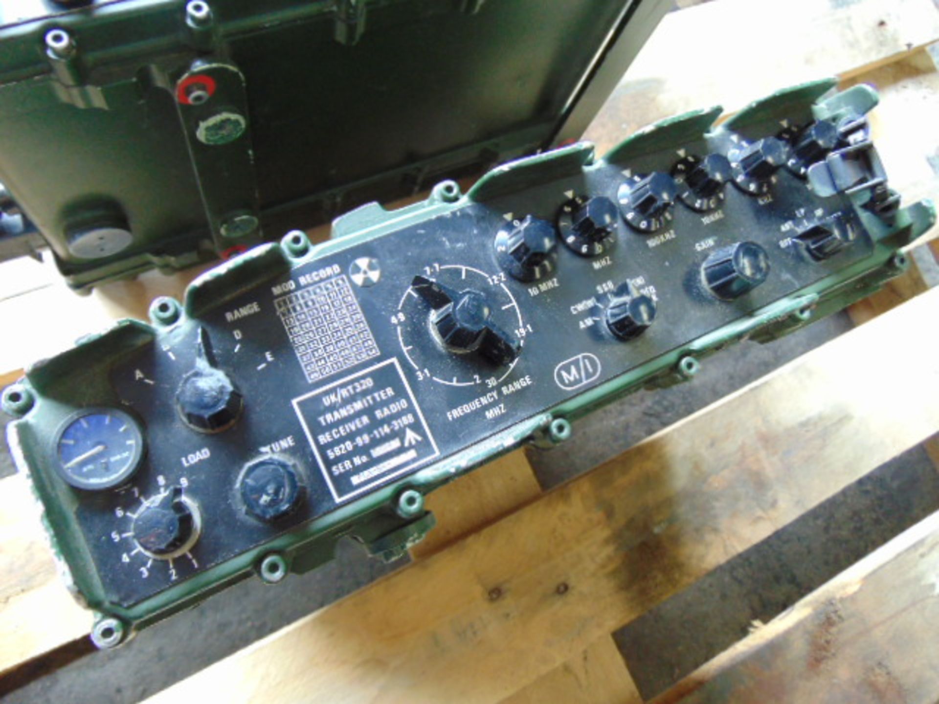 2 x Clansman RT320 Transmiter Receiver Radios - Image 4 of 11