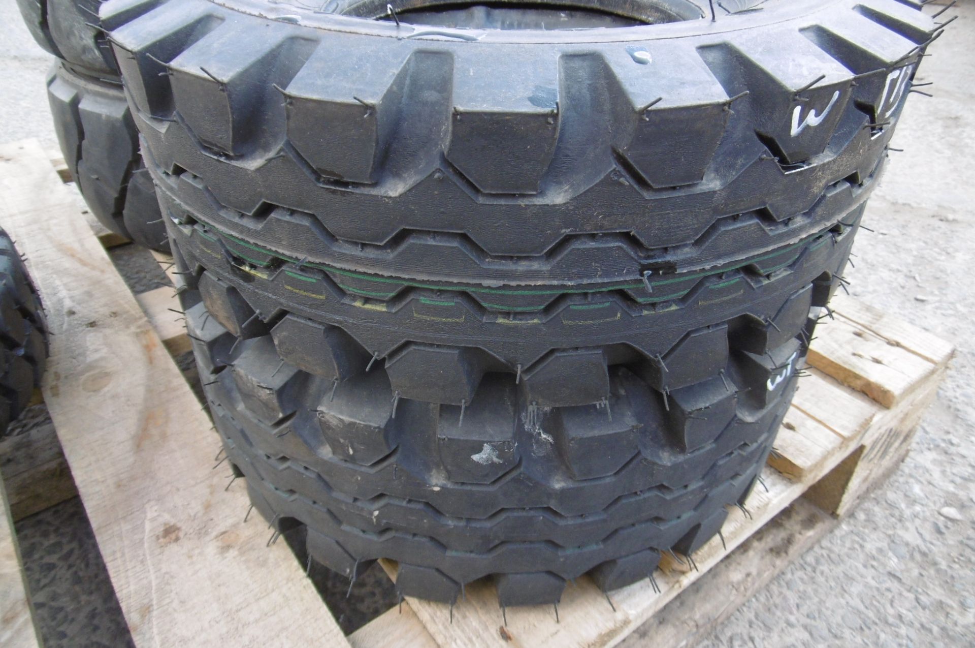 4 x Mixed 18x7-8 Continental and Widewall Tyres and 1 x Watts 4.00x8 Tyre - Image 7 of 10