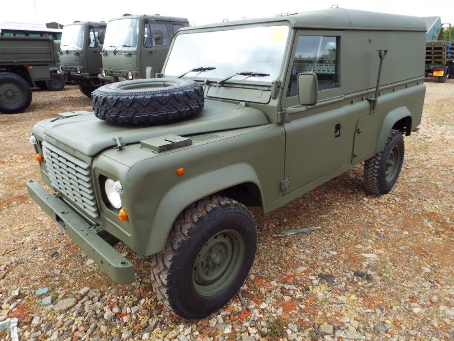 Land Rover Defender 110 Hard Top - R380 Gearbox - Image 3 of 24