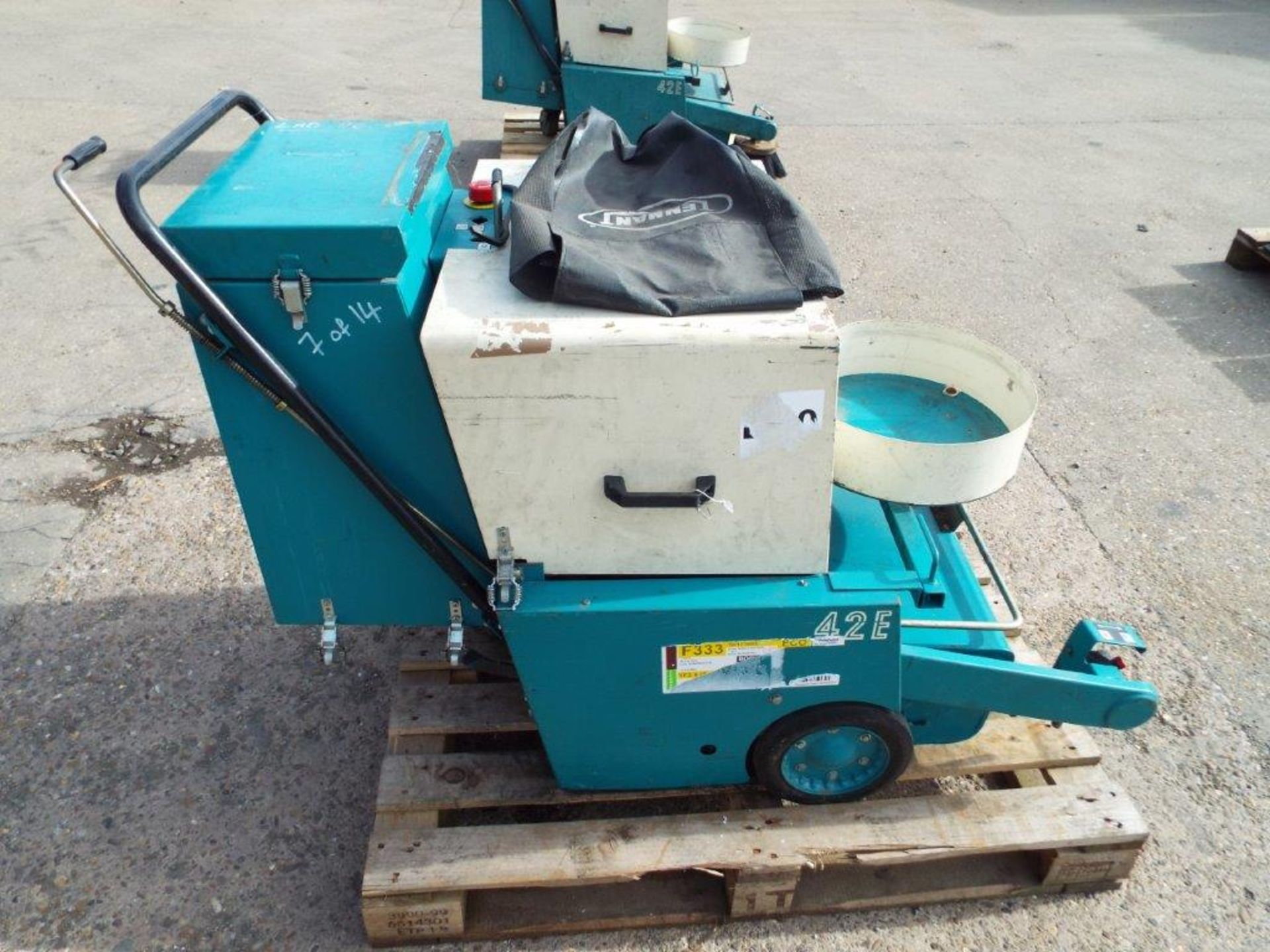 Tennant 42E Walk Behind Electric Sweeper - Image 5 of 12