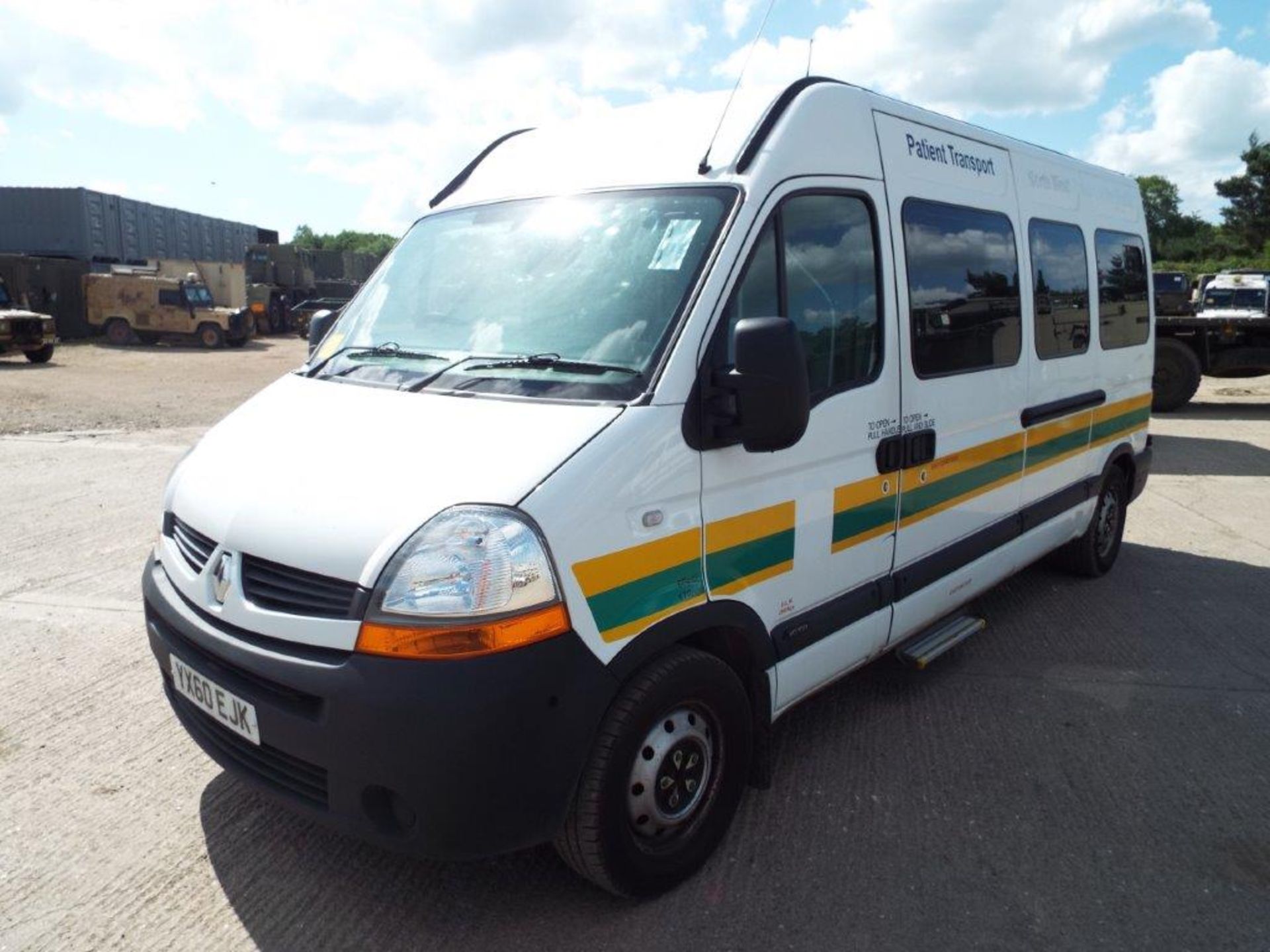 Renault Master 2.5 DCI Patient Transfer Bus with Ricon 350KG Tail Lift - Image 3 of 30