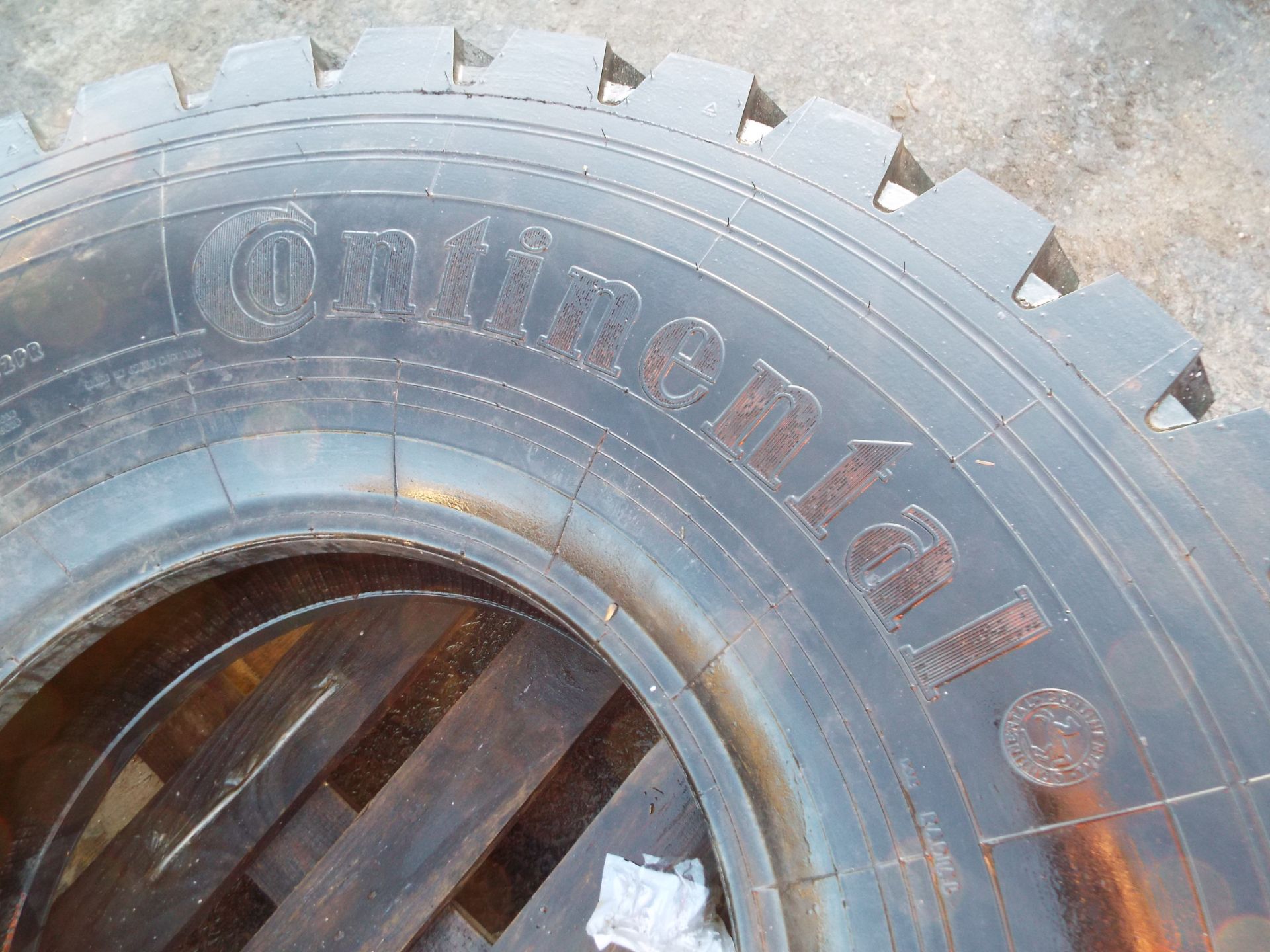 Continental 14.00 R20 Tyre - Image 2 of 6