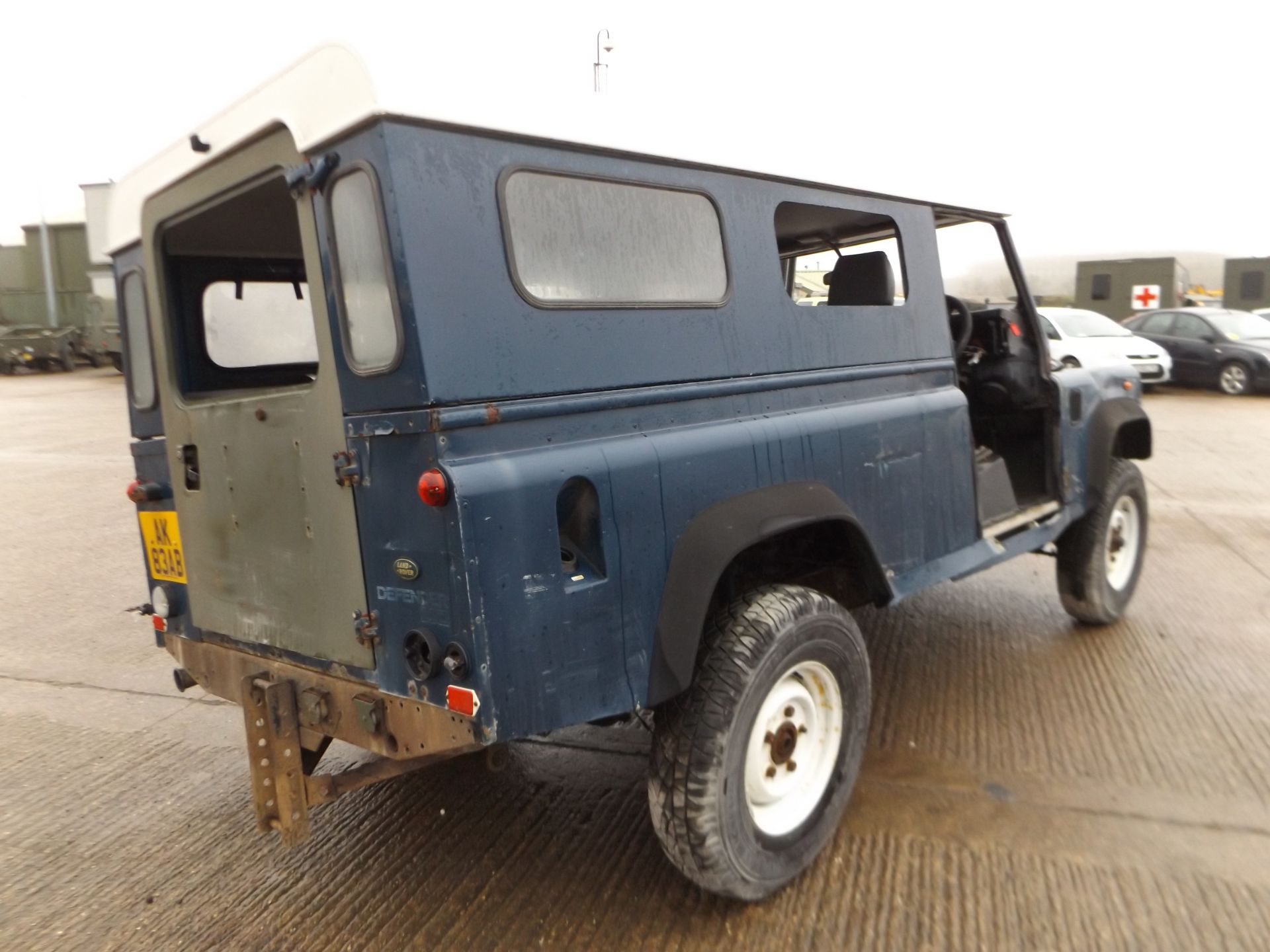 Land Rover Defender 110 TD5 suitable for spares or repairs - Image 8 of 19