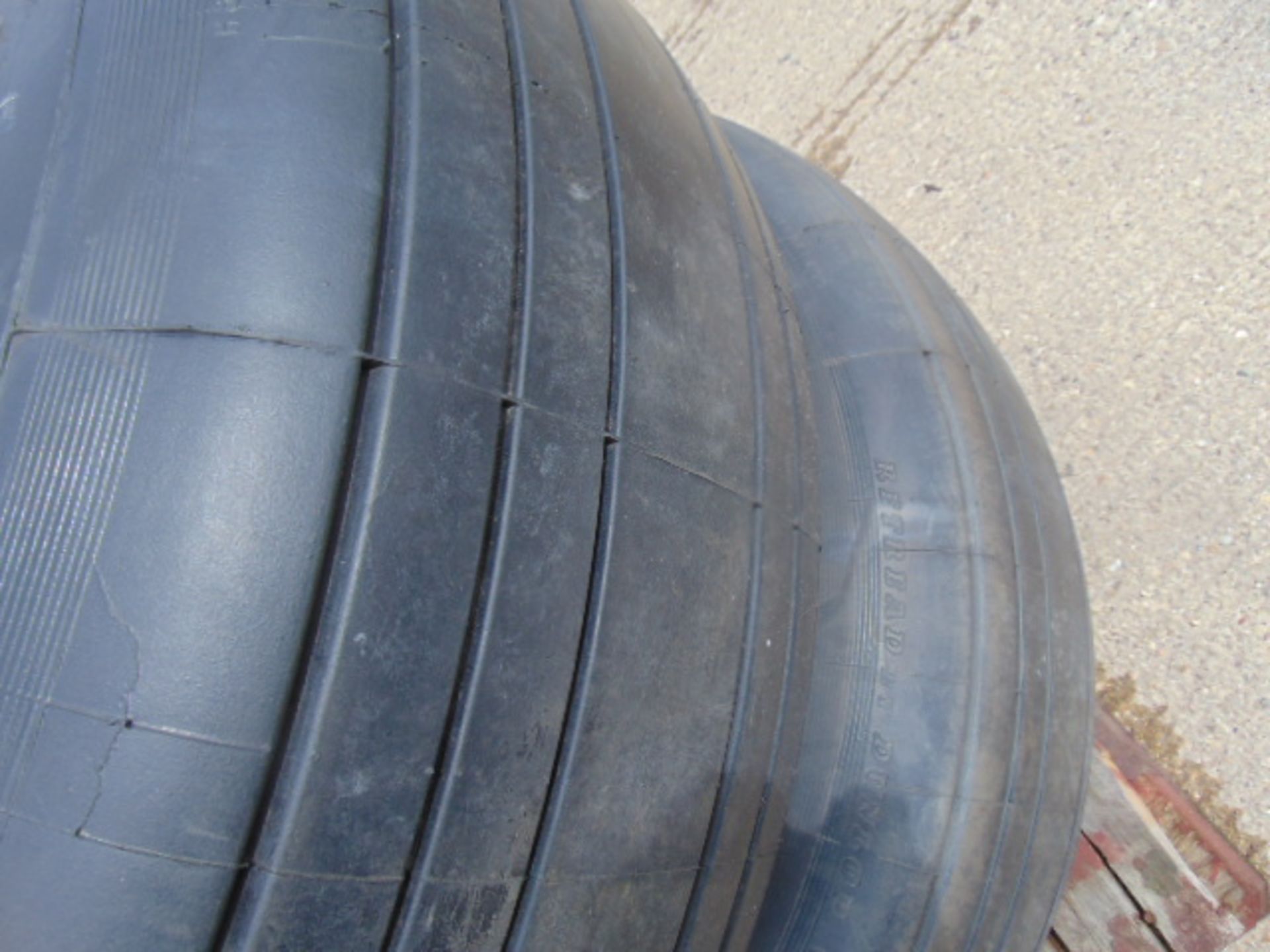2 x Dunlop 52x20.5-20 VC10 Aircraft Tyres - Image 6 of 8